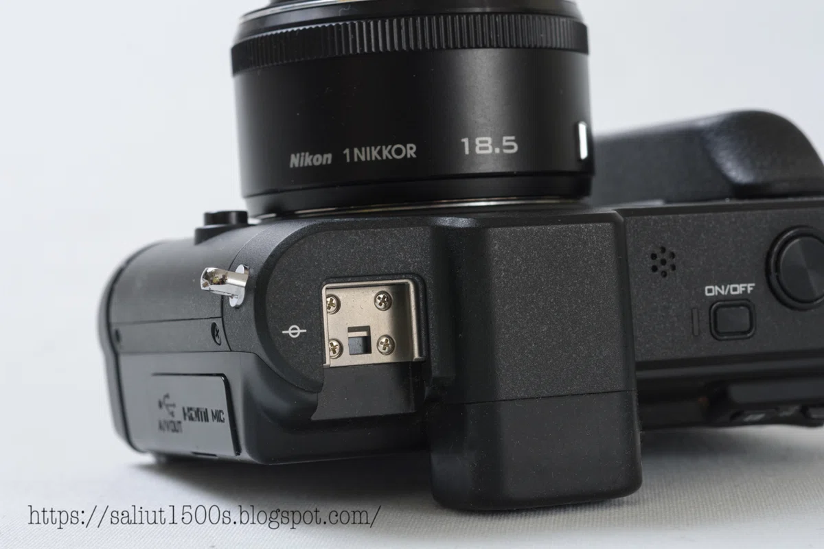 美品】ニコン ほっぽらかし Nikon1 V1 ボディ≪シャッター数1185回≫