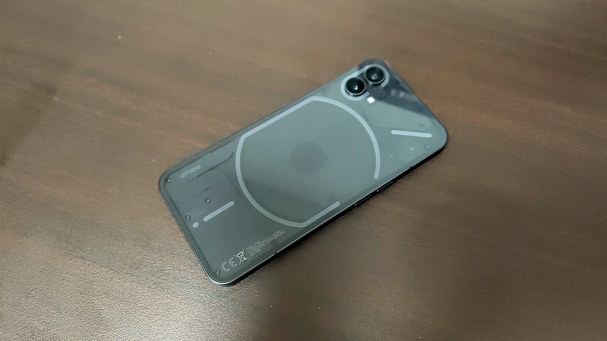 背面が光る綺麗なスマホ、Nothing Phone (1)を買った｜いぷしろん