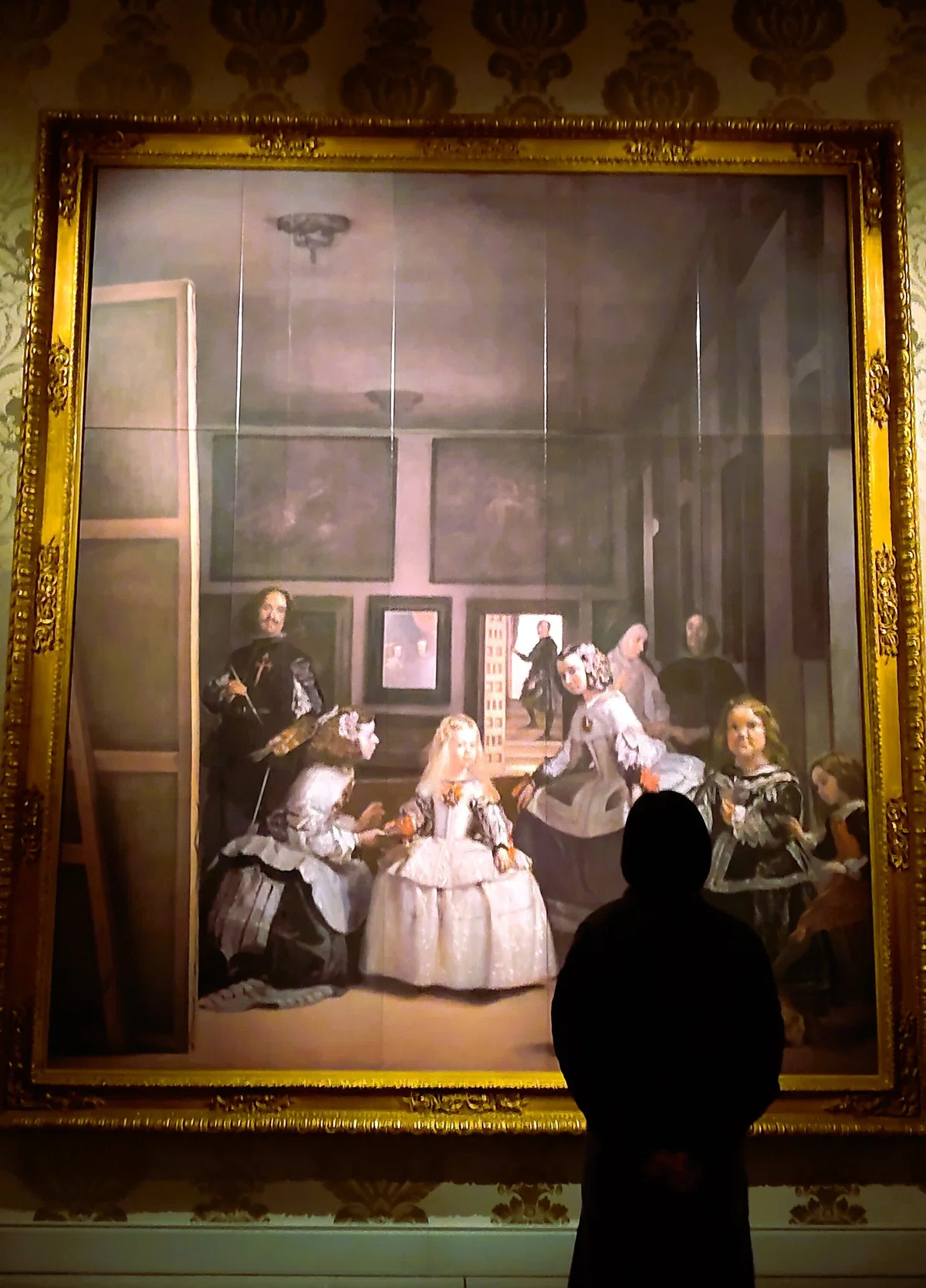 名画を見る女性。ディエゴ・ベラスケス《ラス・メニーナス》1656【大塚国際美術館】
