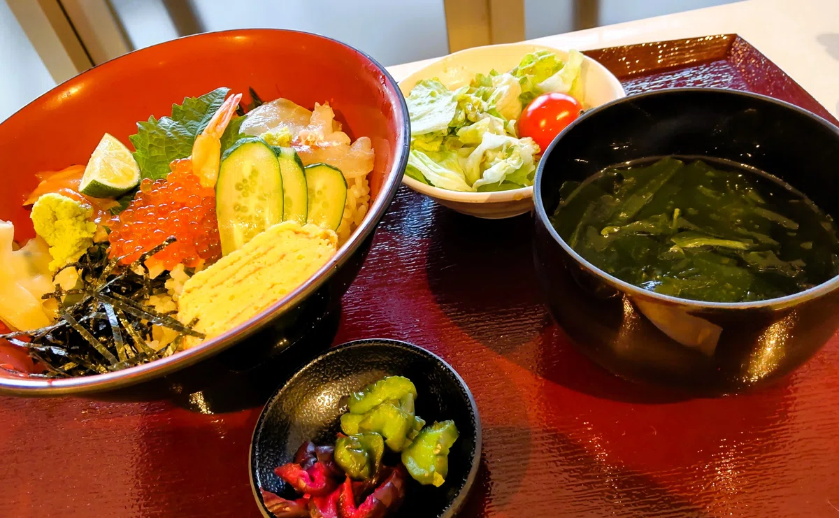 大塚国際美術館のランチ。うずしお海鮮丼、1,500円