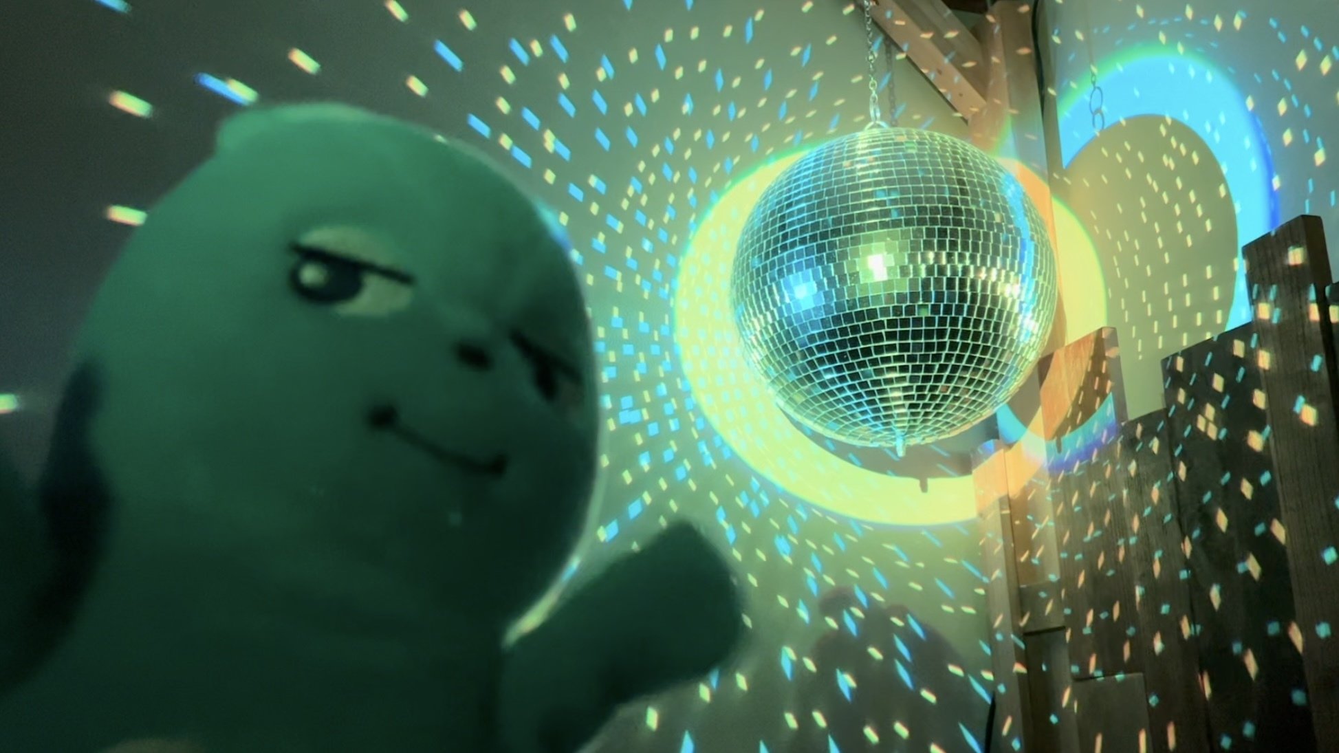 ミラーボールが作り出す最高の世界！ミラーボールはいいぞ👍｜ODAGORO