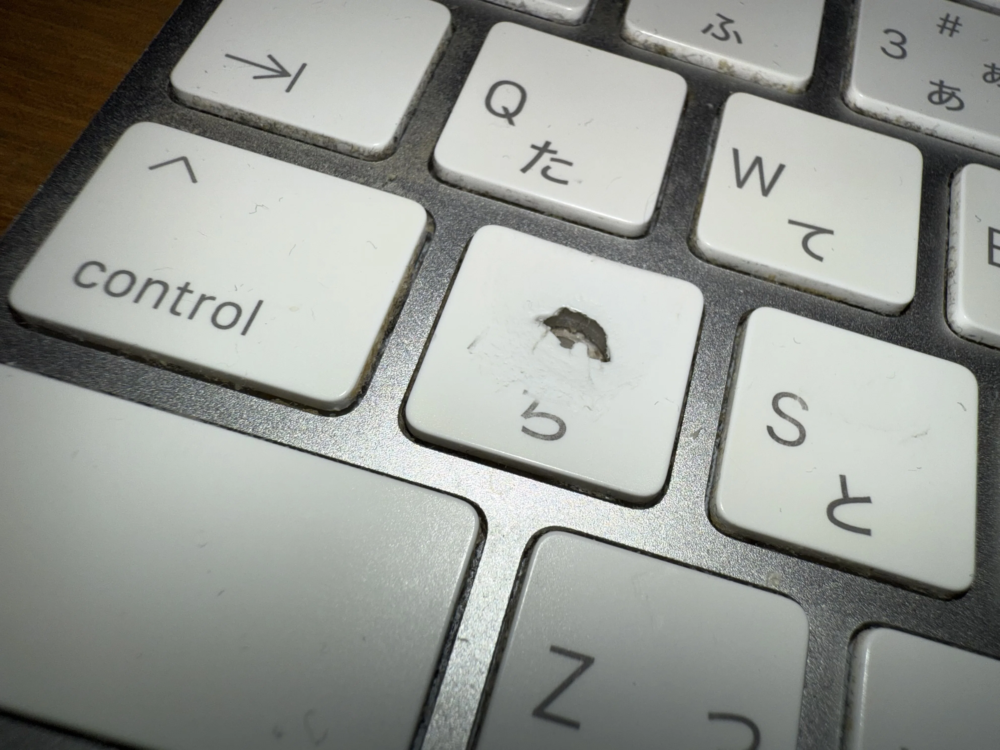 突然、無線キーボードの乱〜ちょっとした汚れだと思ったら〜｜伊藤正宏