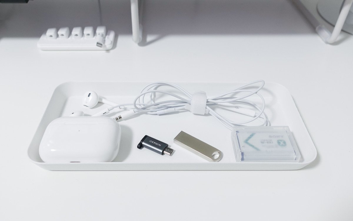 小物収納ホワイトメタルトレーがデザインもカッコよくて良かった