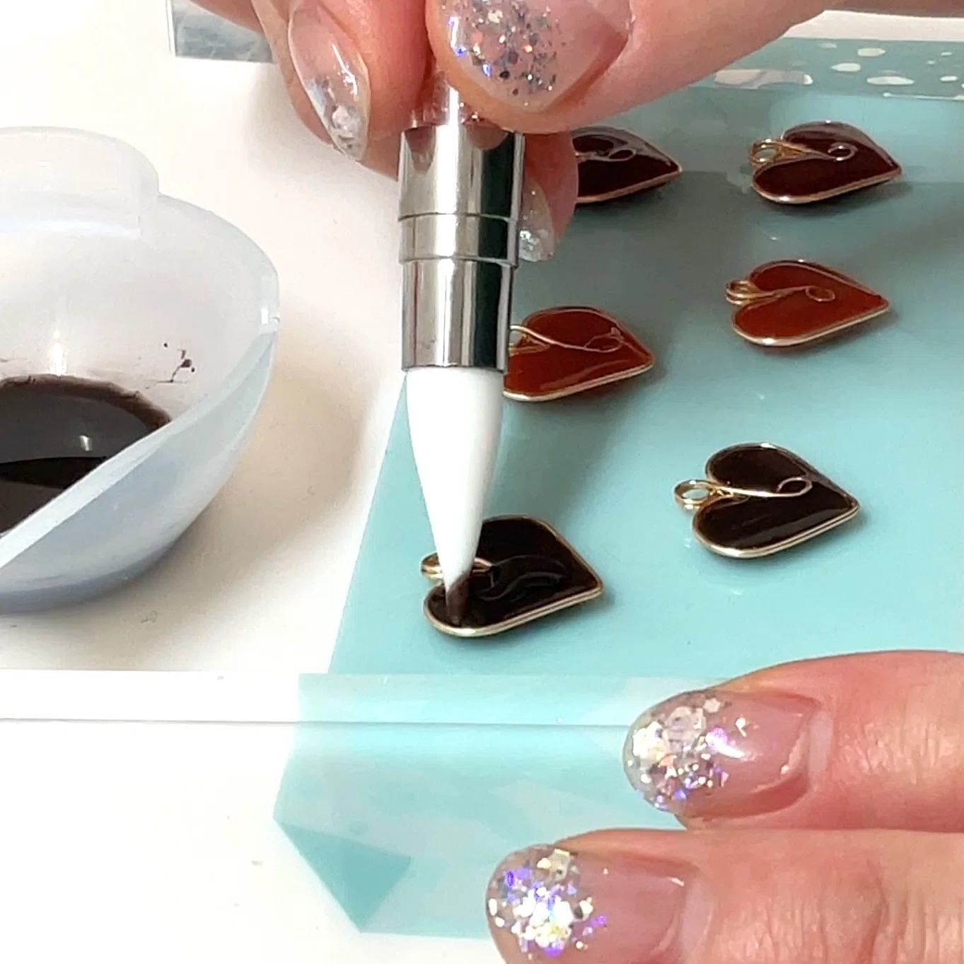 レジンとワイヤーで作る_ハートのチョコレート｜mijinko_factory