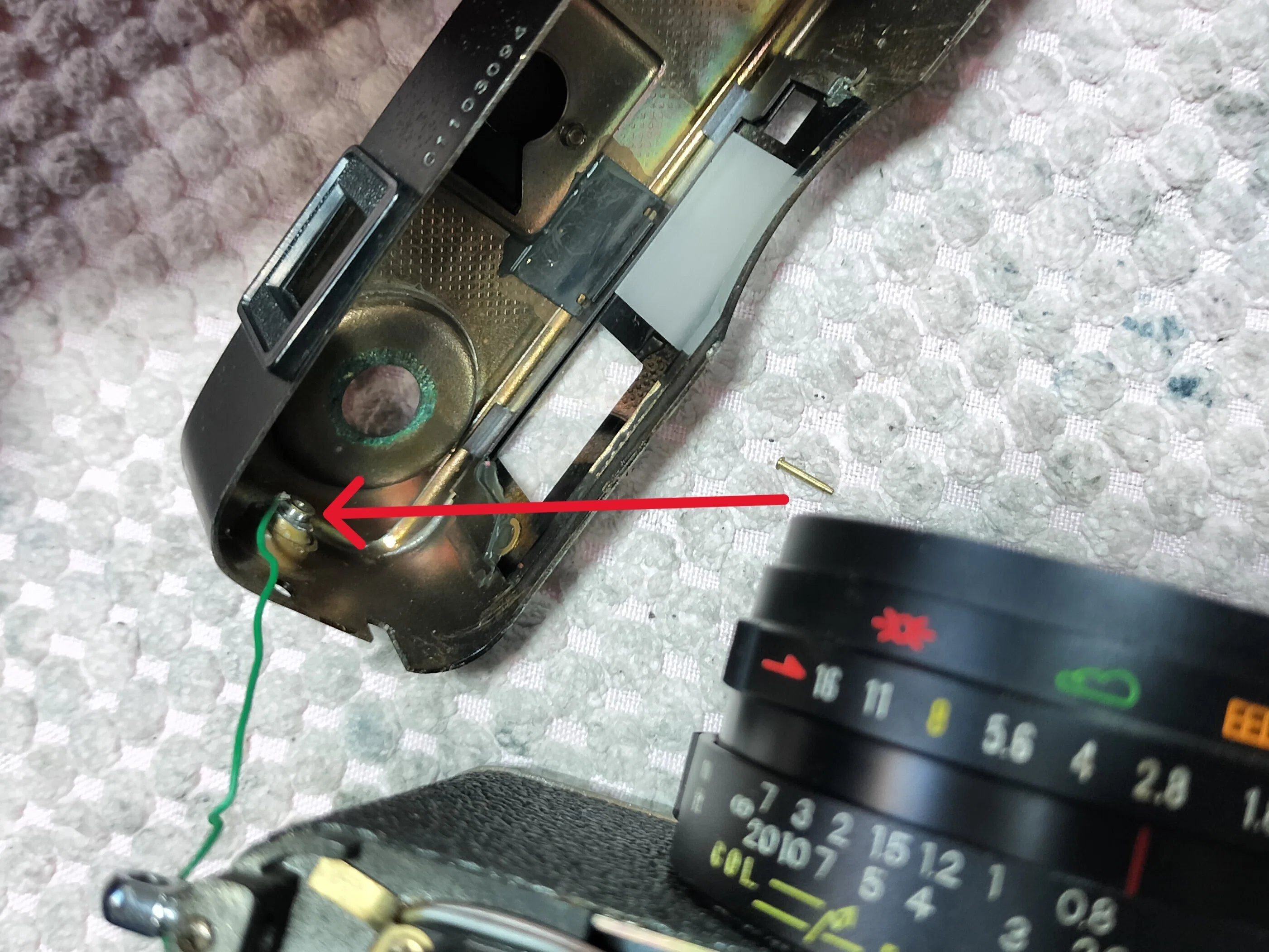 ヤシカエレクトロ35CCの分解｜フィルムカメラ修理のアクアカメラ