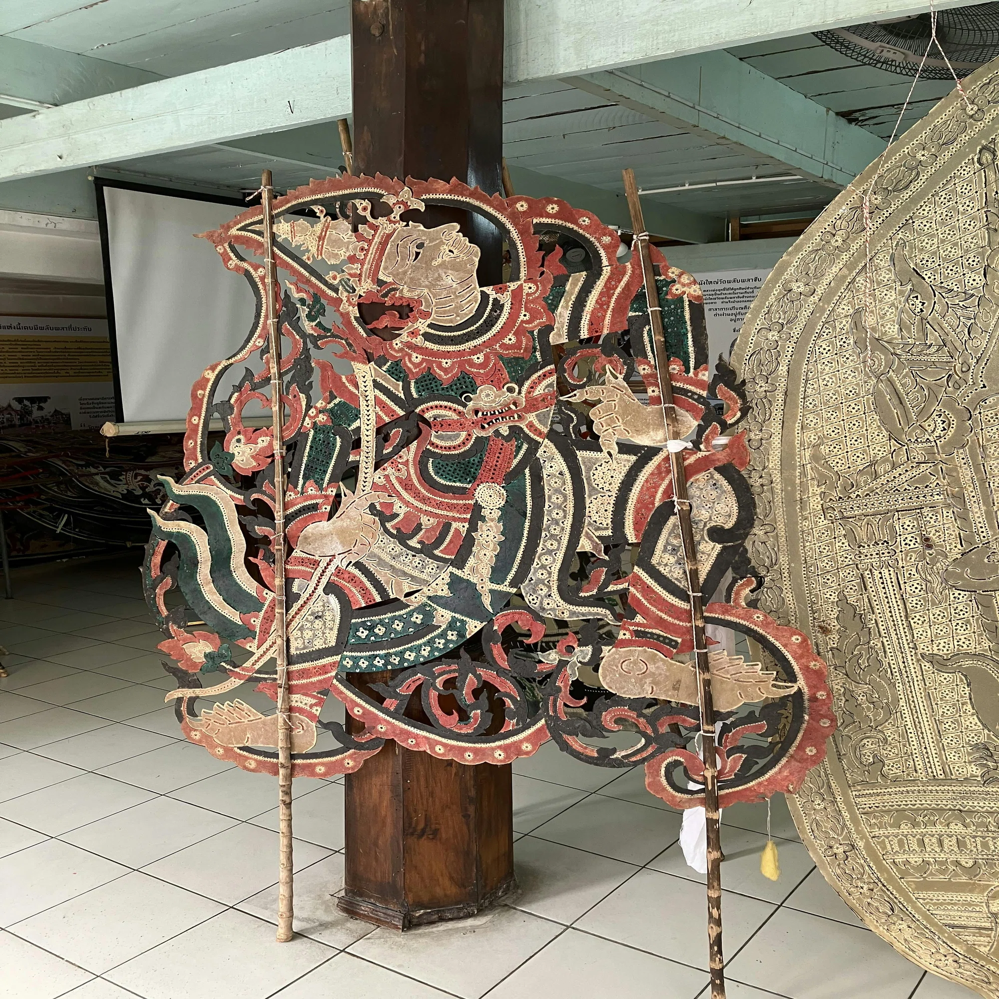 ナンヤイってどうやって作るの？ ｜タイ影絵ナンヤイ・ワットプラ