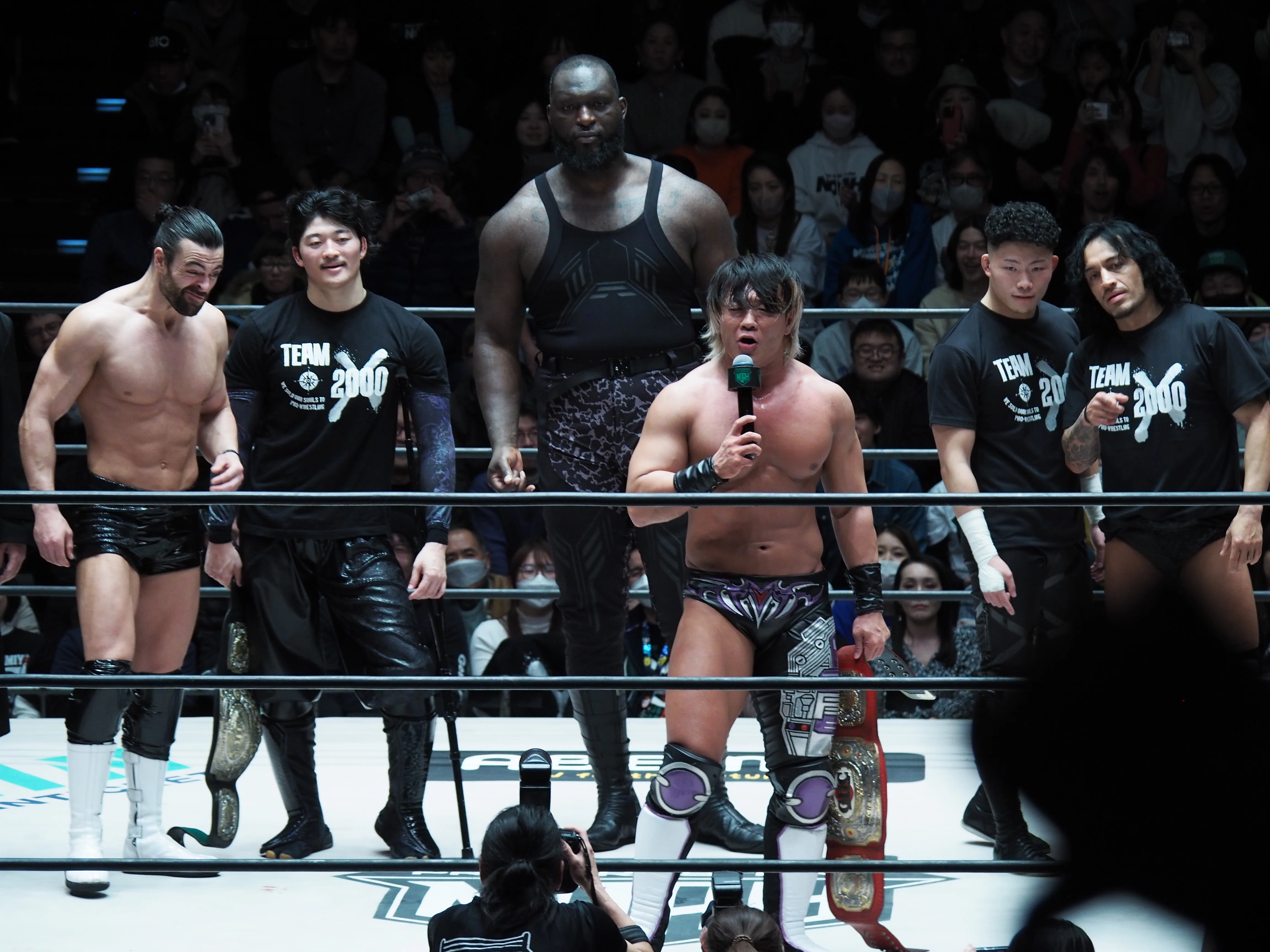レジェンドプロレスラー　2体セット 新日本プロレスの熱い試合で場内大歓声！ 最後の締めは“DJ”ヒロムが スポーツ