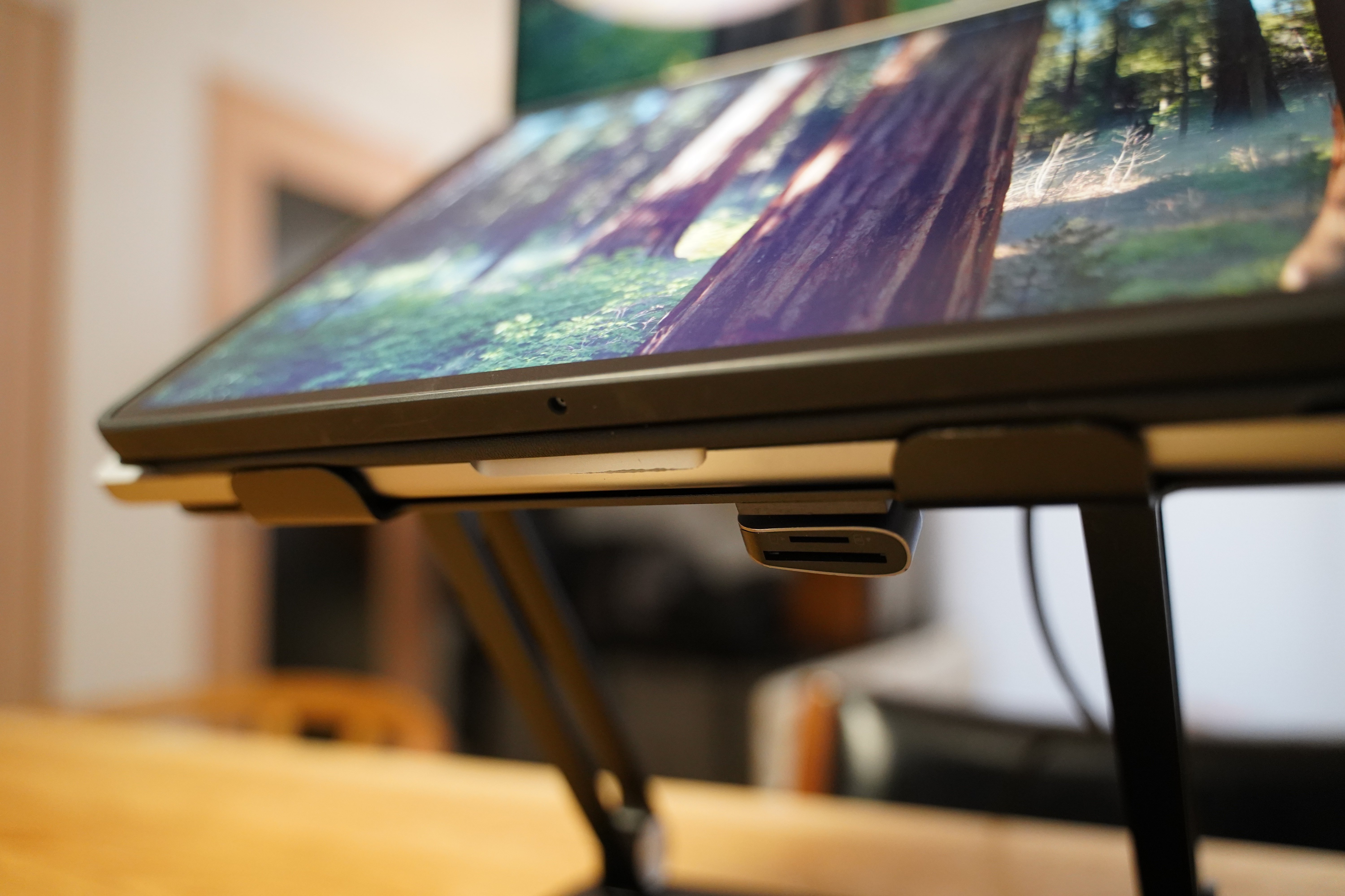 昇降式広々ダイニングテーブルを導入してリモートワークと育児に感じた