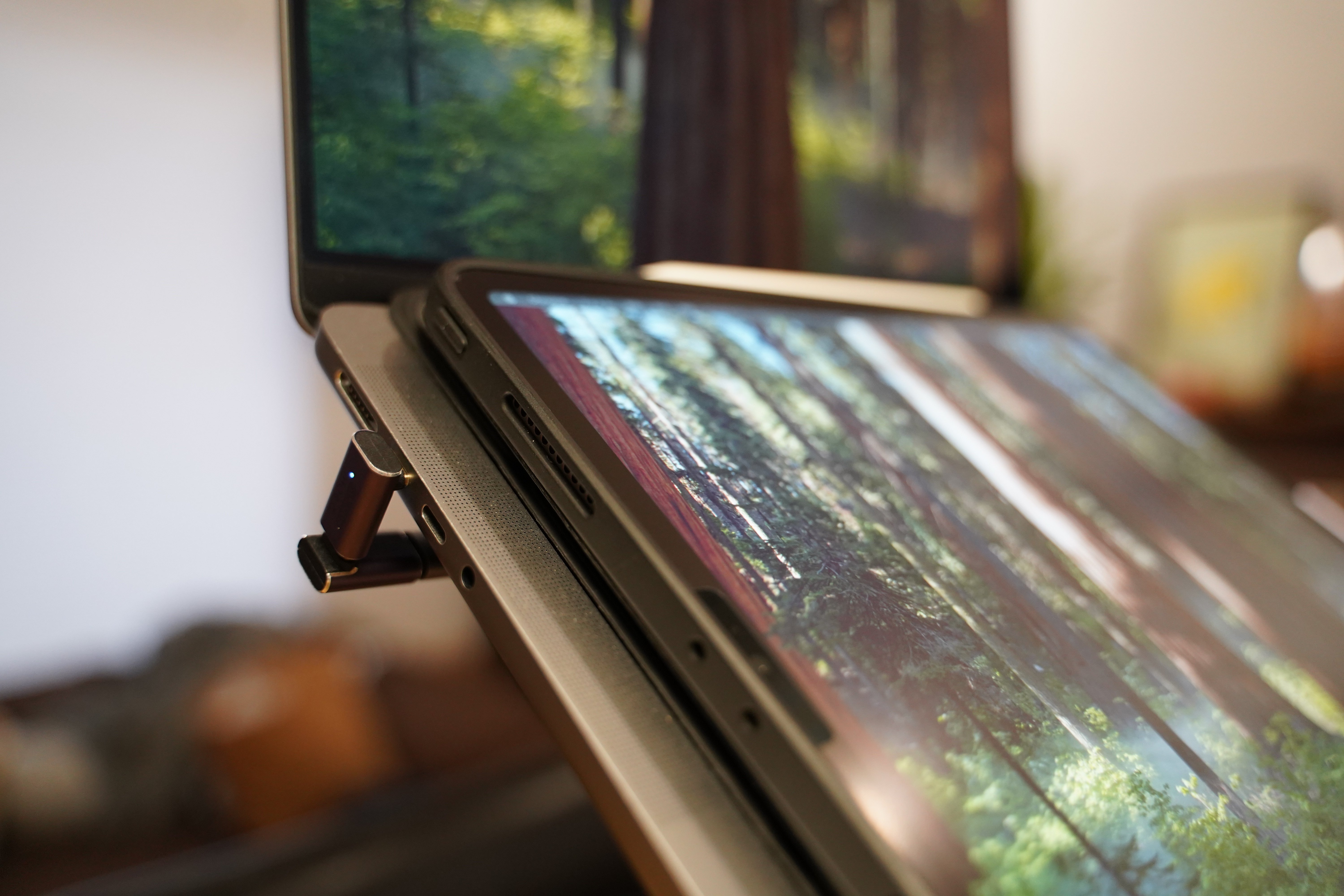 昇降式広々ダイニングテーブルを導入してリモートワークと育児に感じた