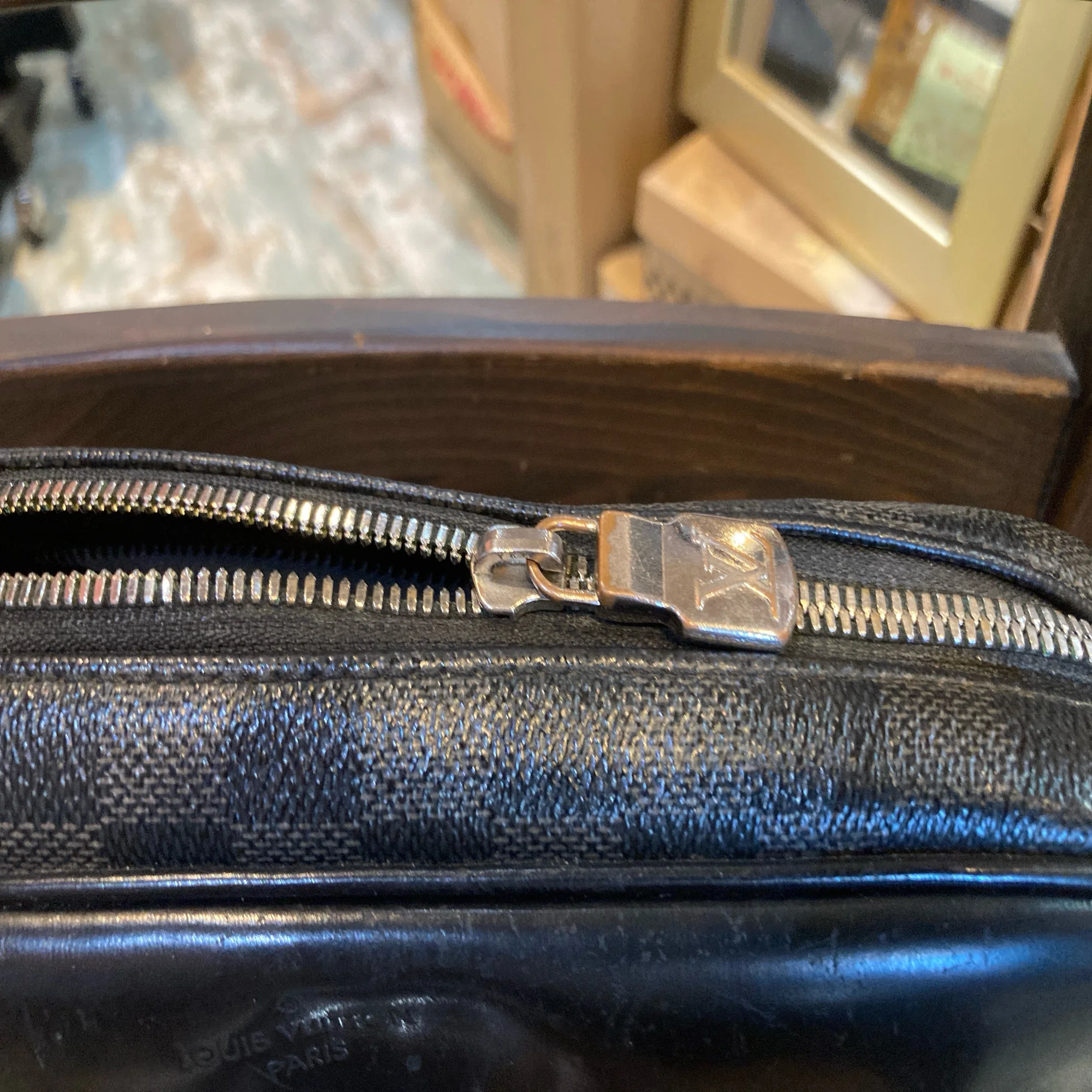 ファスナー修理/スライダー交換】Louis Vuitton/ルイヴィトン 