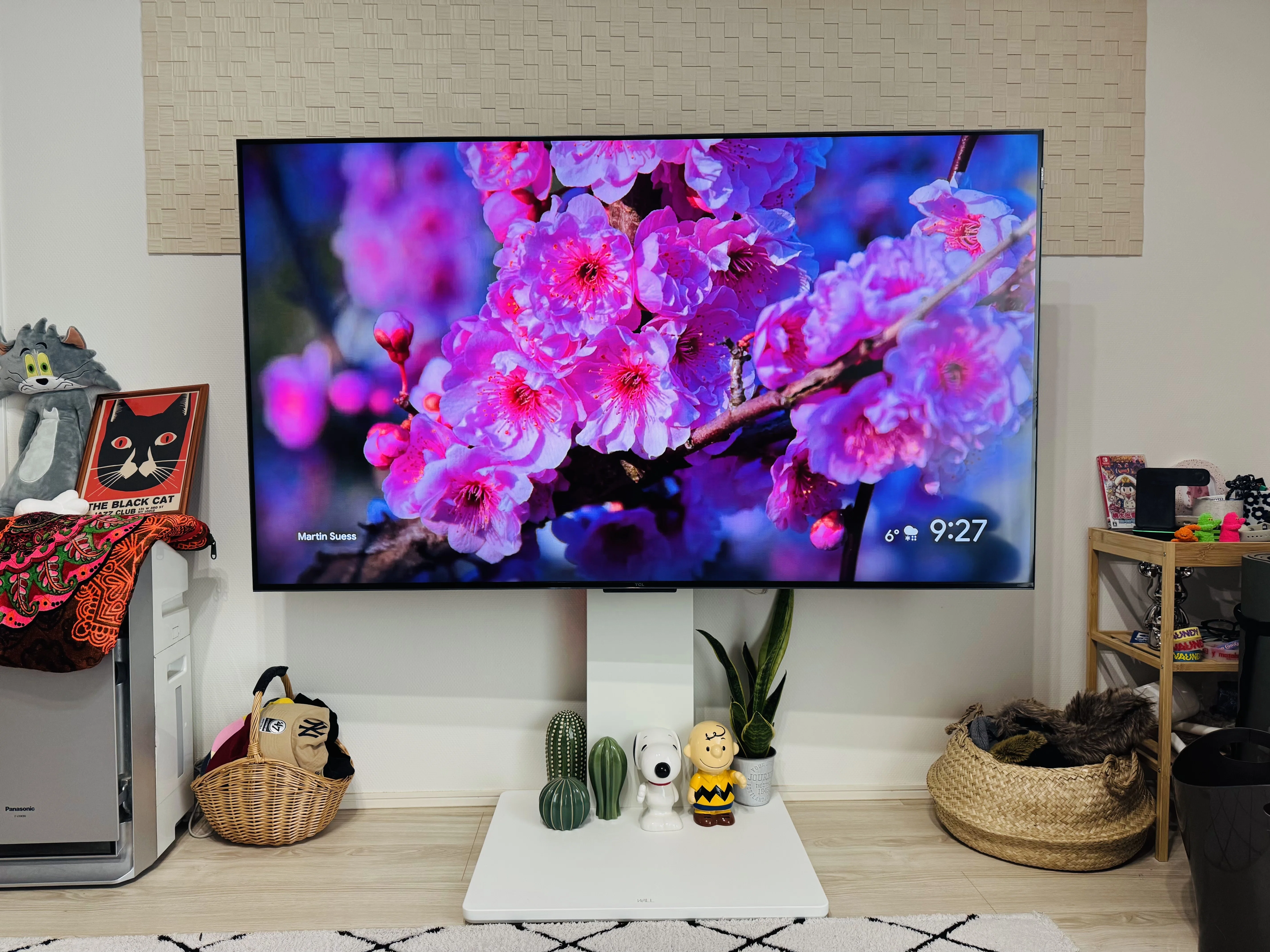 壁掛け風にテレビを設置！ WALLのテレビスタンドを選んだ理由と使って