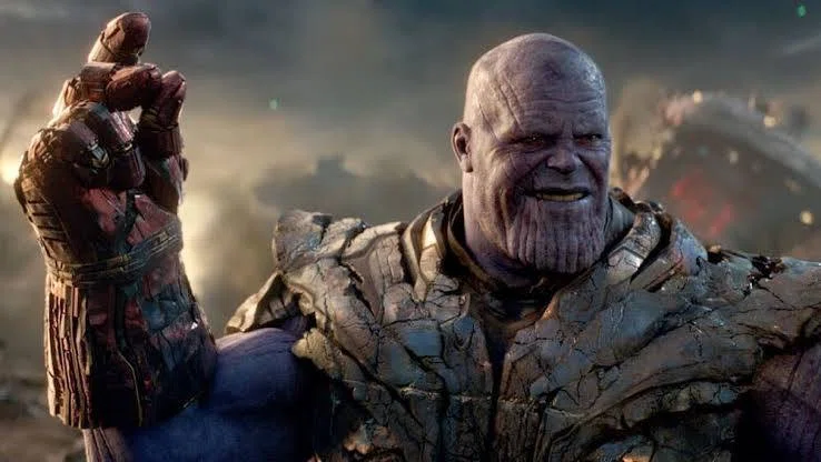 映画『アベンジャーズ』よりサノスの指パッチン