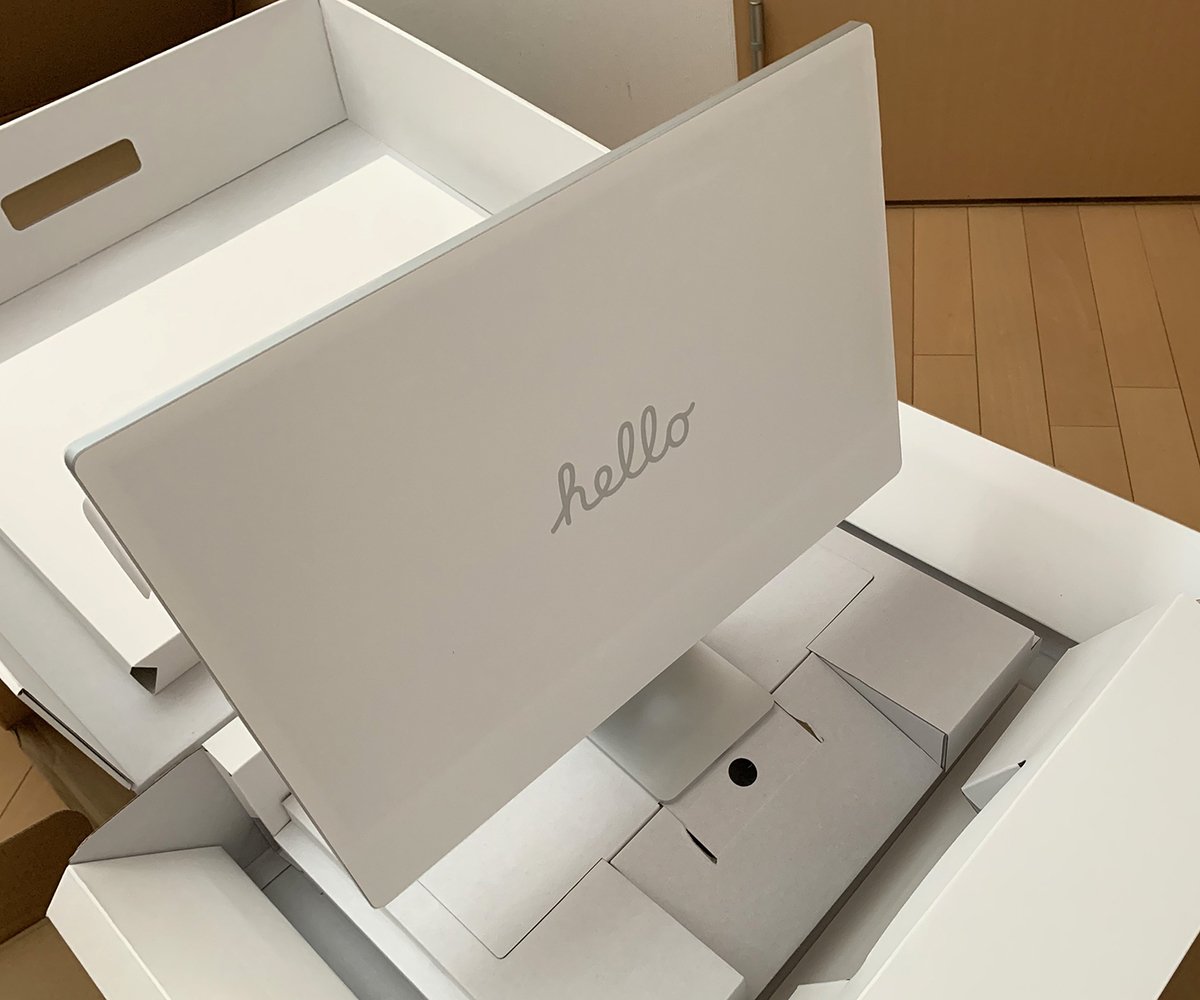 新しいiMacは箱がめちゃくちゃ重かった!大きすぎて玄関を占領 新しいiMacは箱がめちゃくちゃ重かった!大きすぎて玄関を占領