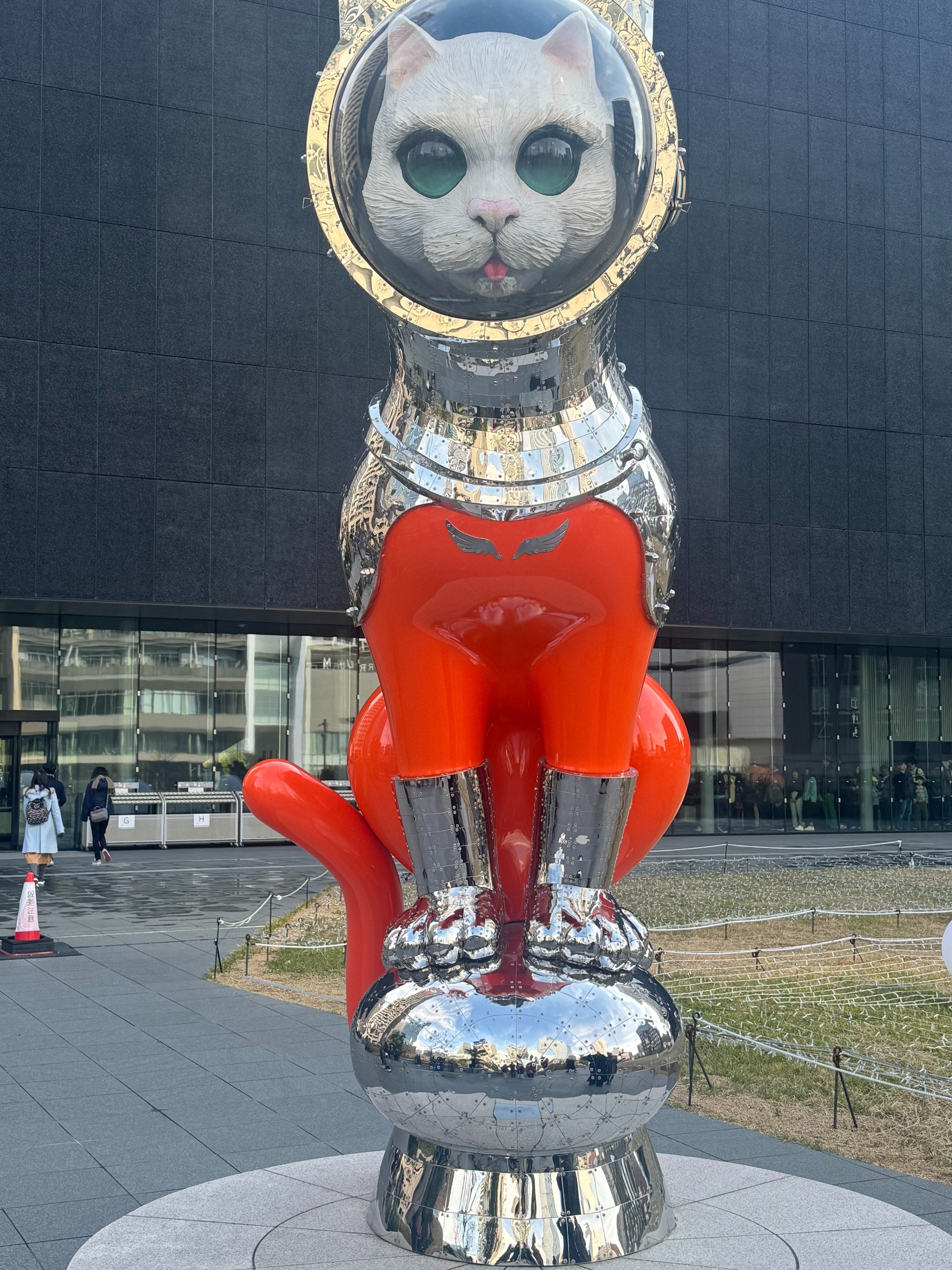 大阪中之島美術館 世界に羽ばたく美術館の守り神《SHIP'S CAT（Muse