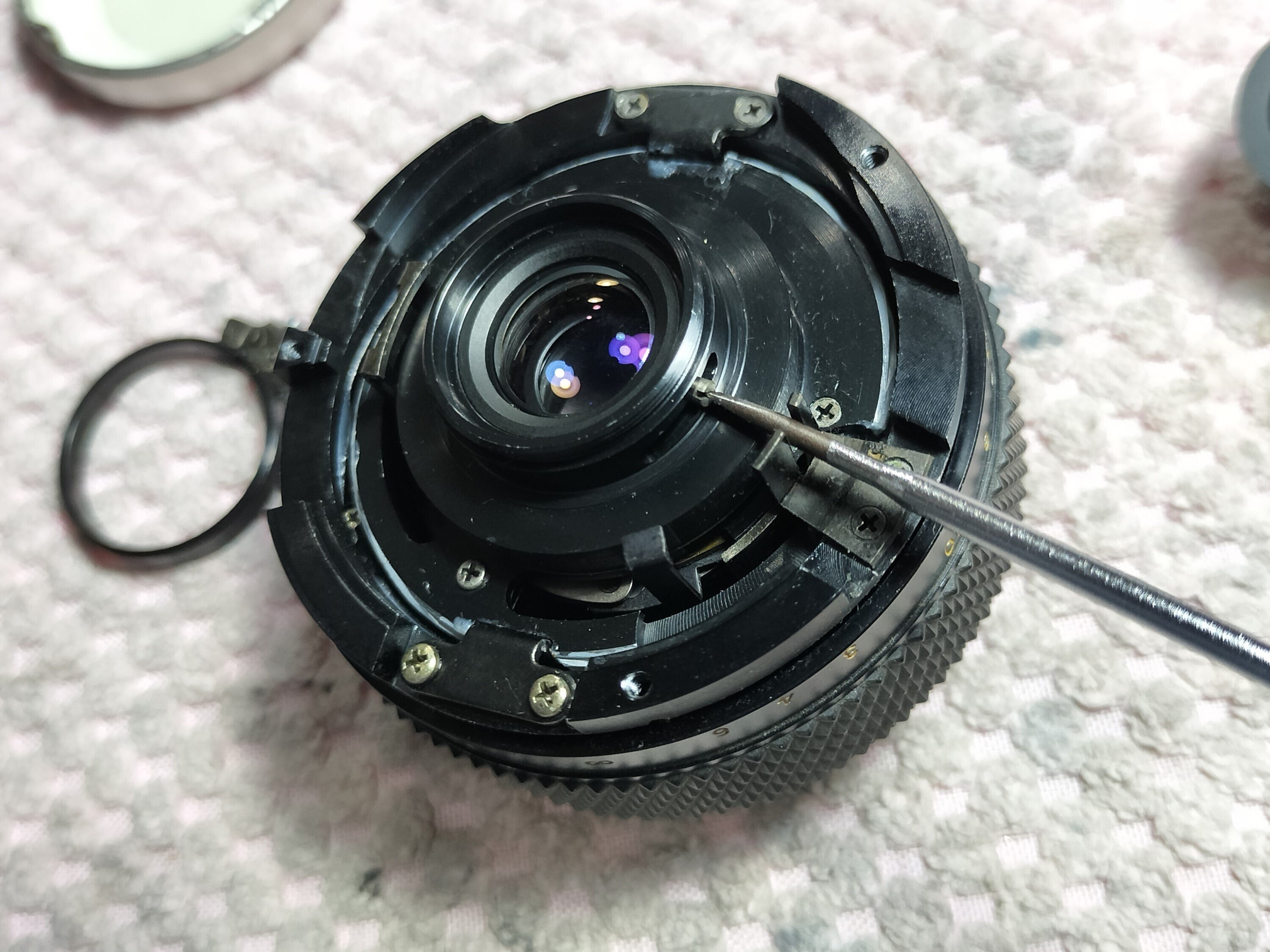Olympus OM-SYSTEM 50mm F/3.5の分解｜フィルムカメラ修理のアクアカメラ