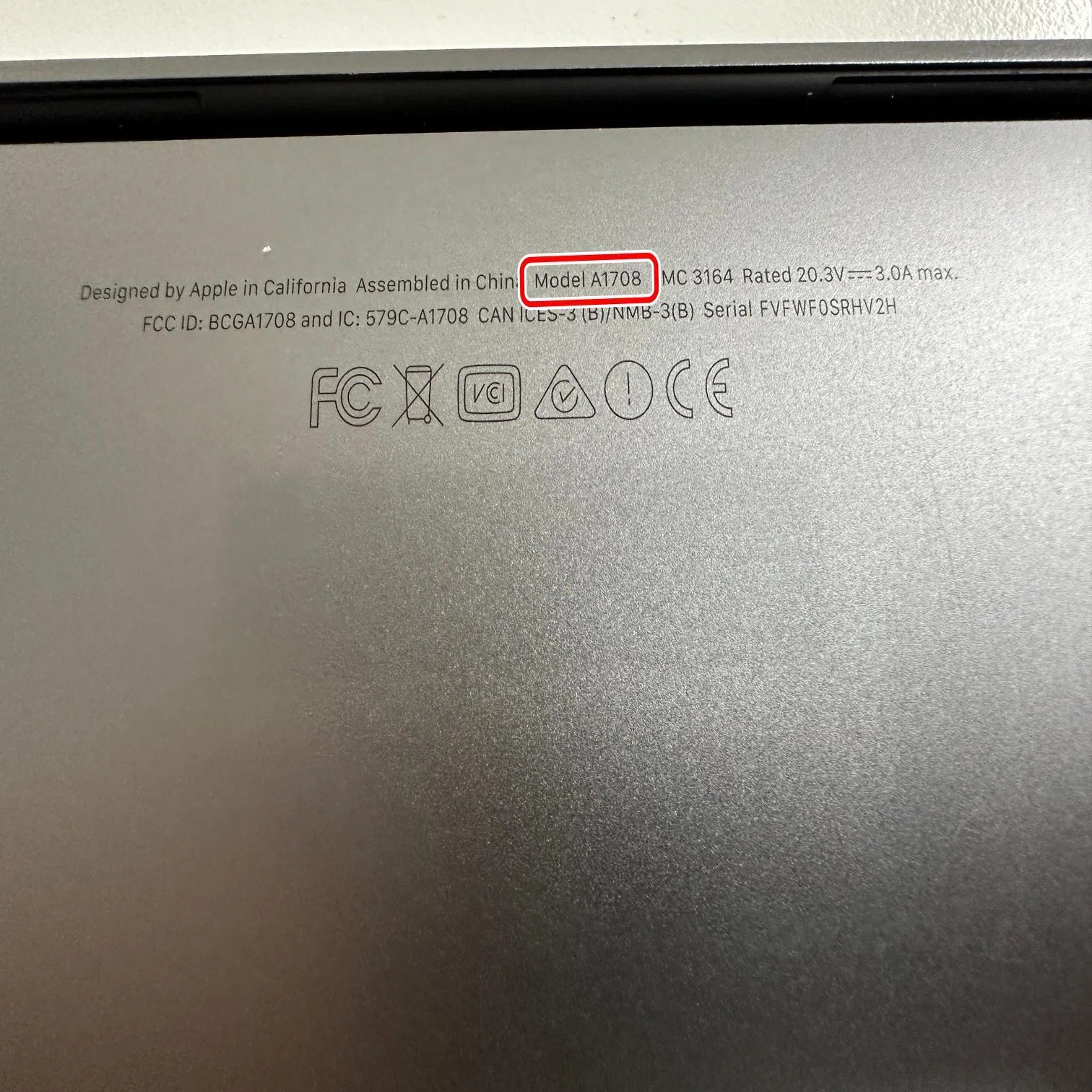 MacBook Pro 13inch 2017年のバッテリー交換を18480円で対応中！膨張や 