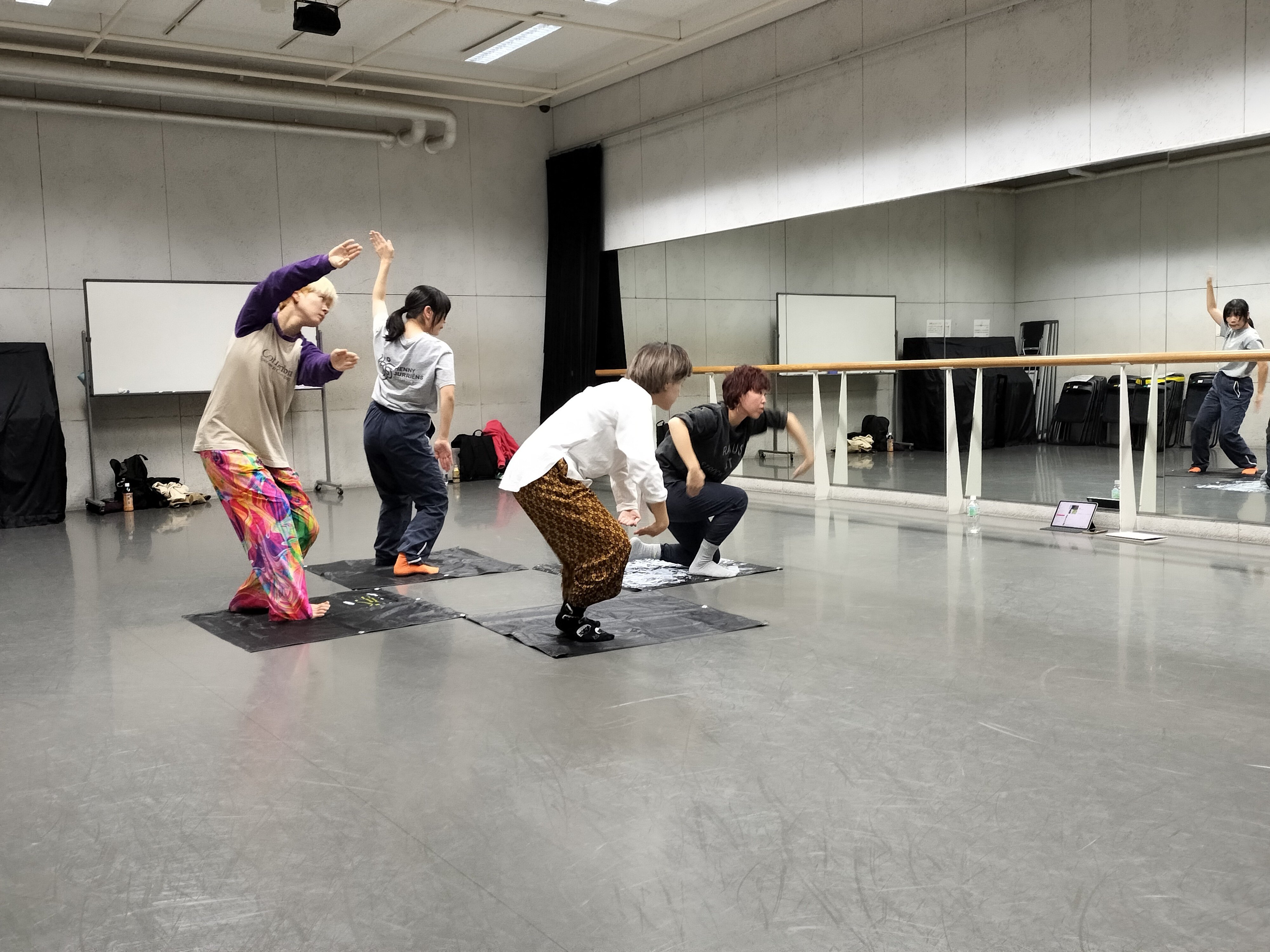 稽古ブログ】HIPHOP由来のエネルギッシュなダンス×ドローイング作品