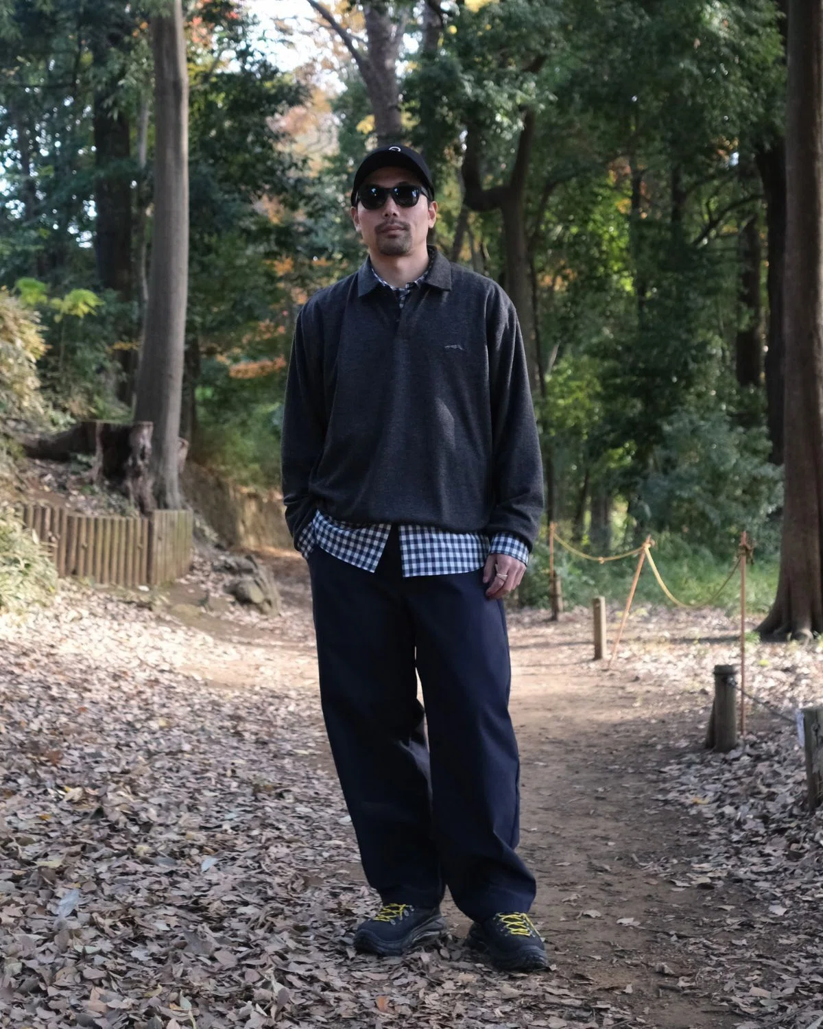 レイヤリングを楽しめる新作〈Knit Polo Shirt〉スタイリング｜BLACK 