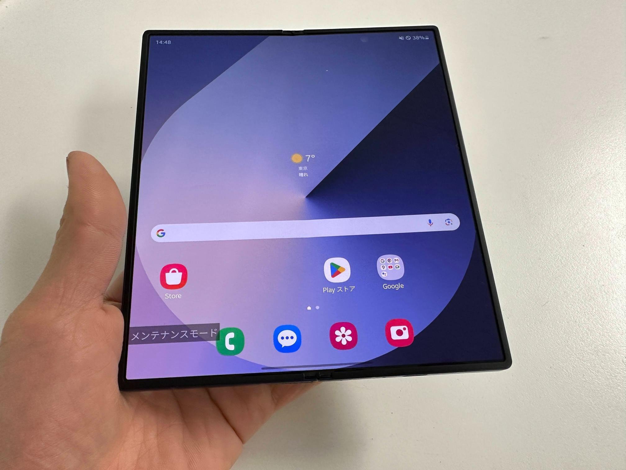 Galaxy Z Fold6のサブディスプレイ修理でガラス割れと縦線や横線 Galaxy Z Fold6のサブディスプレイ修理でガラス割れと縦線や横線