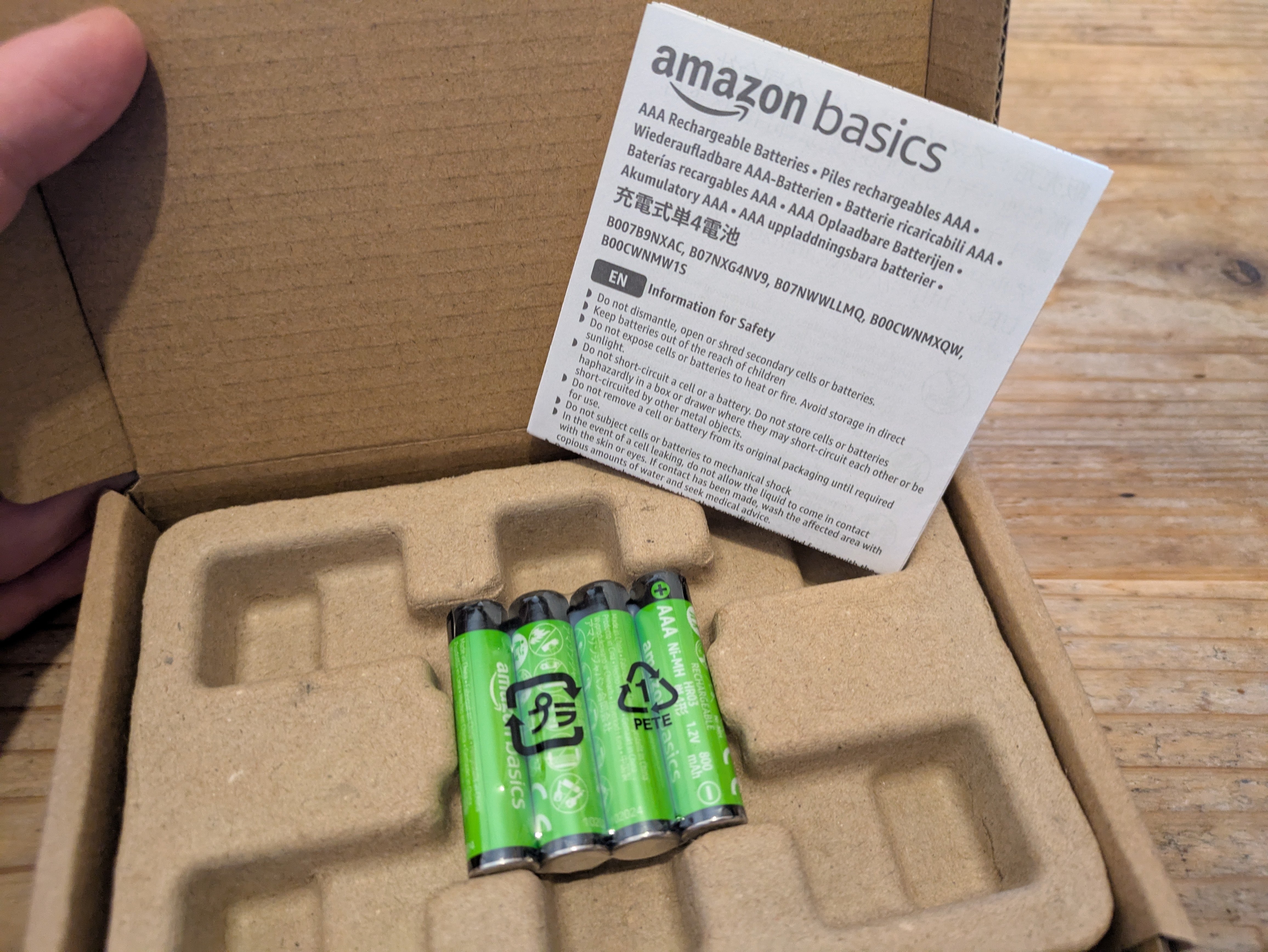 Amazonベーシック】「充電池 充電式ニッケル水素電池 単4形4個セット