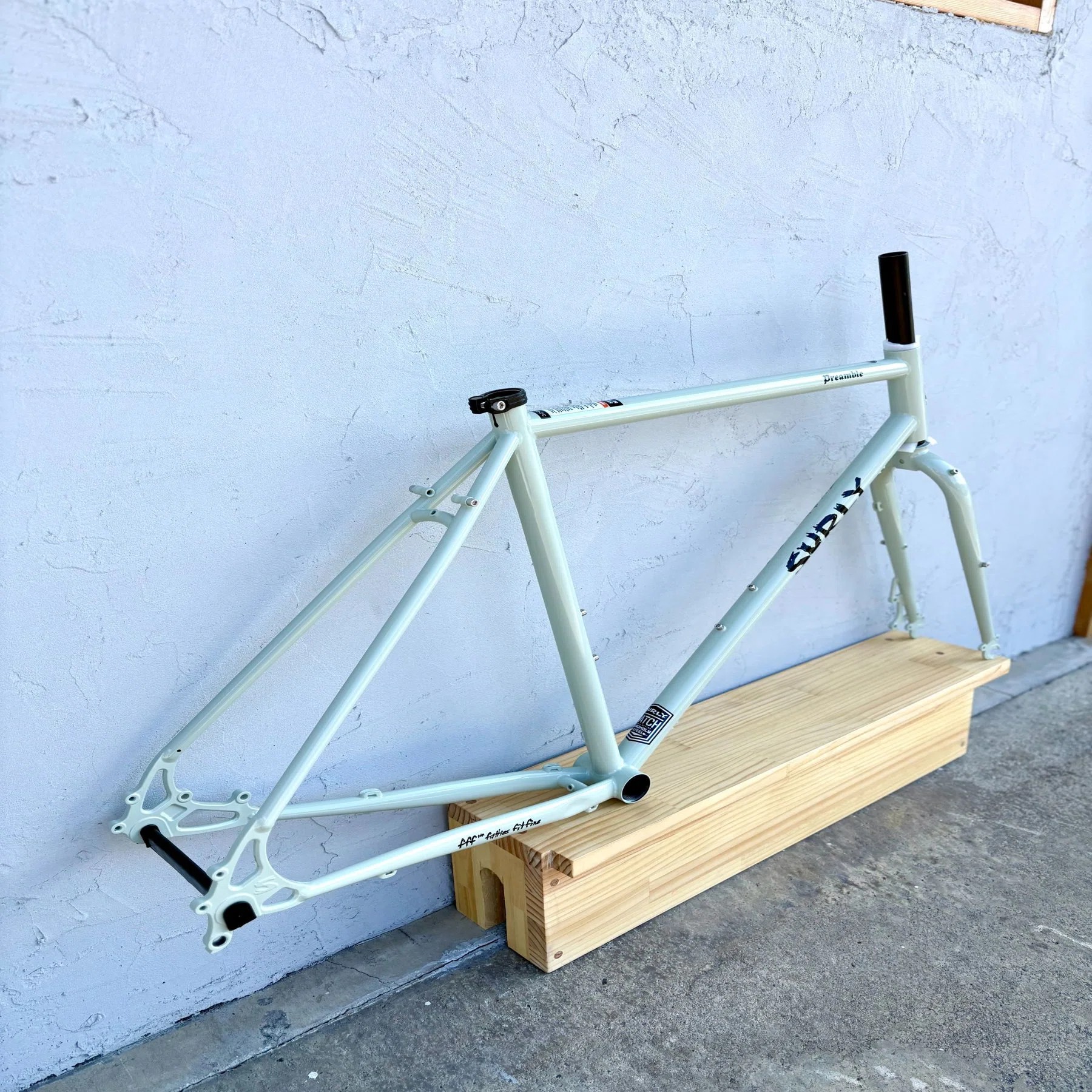 店頭在庫のご案内】Surly Preambleの新色フレームBest Buds Greenが 
