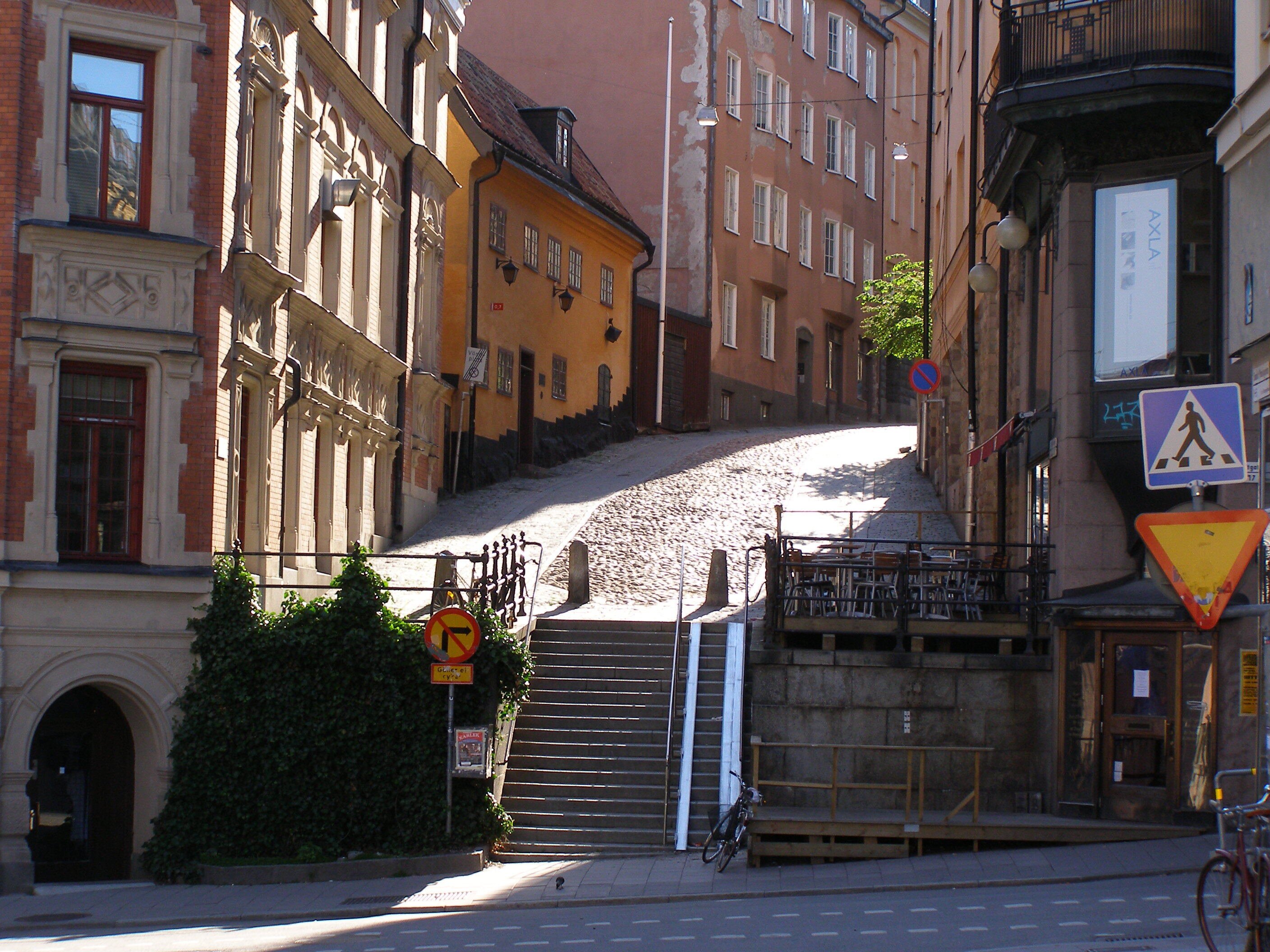 北欧ウォーク22 ストックホルムの階段の小さい坂｜平ゆずる