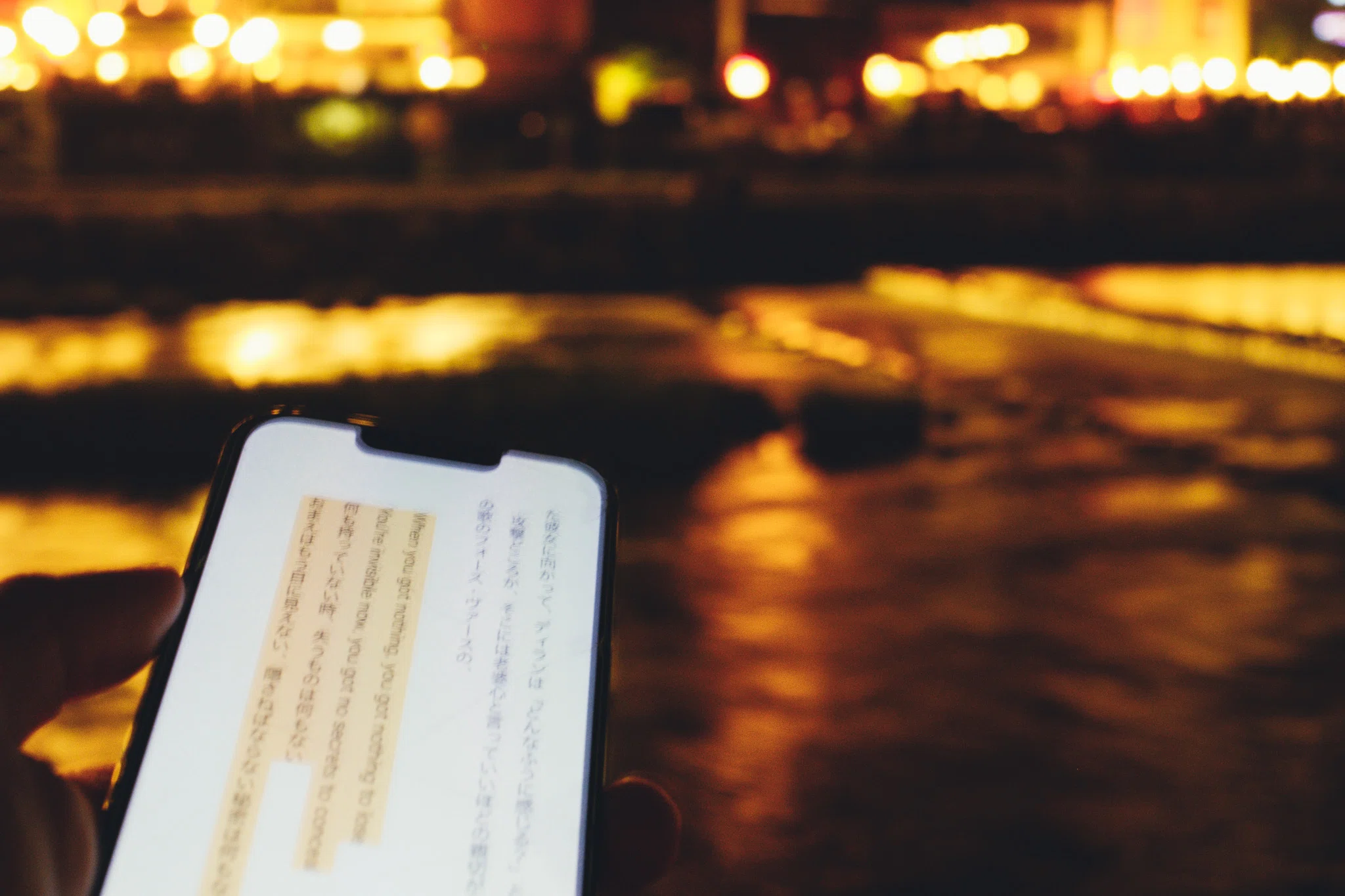鴨川沿いでKindleを読む