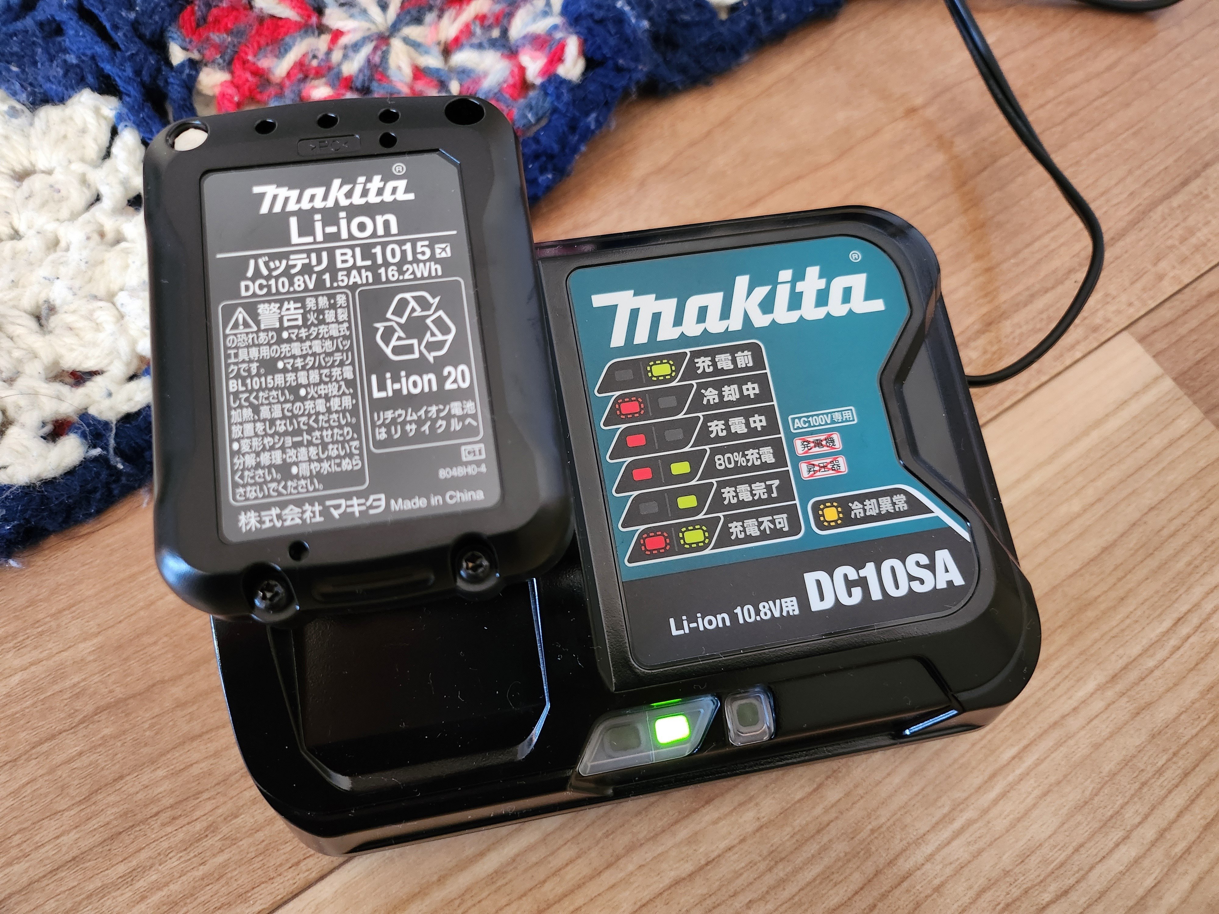 マキタ コードレス掃除機CL107」あえて時代を逆行する紙パック式は正義