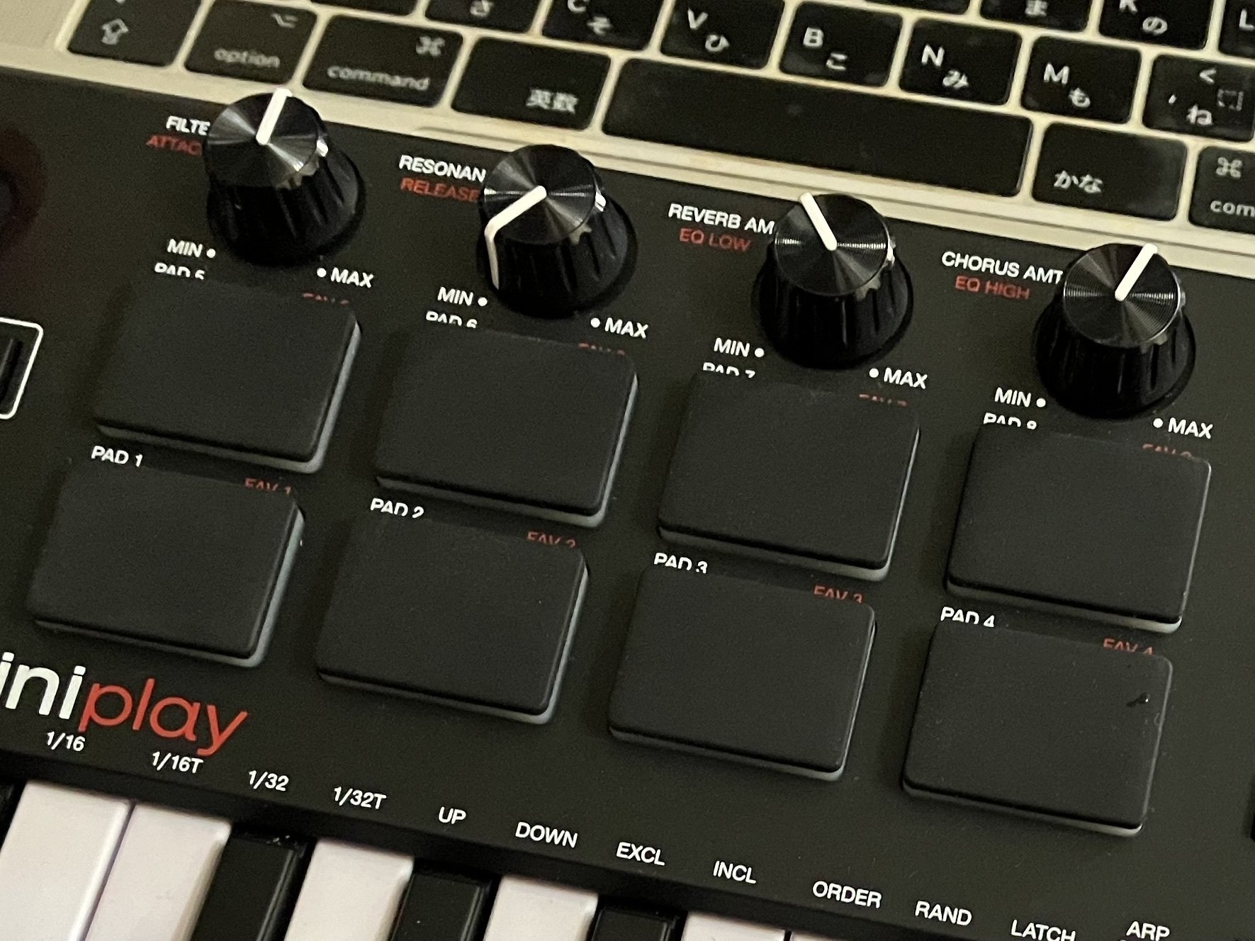 オトと戯れる 40]音源付MIDIキーボード〜AKAI MPK mini Play MK3