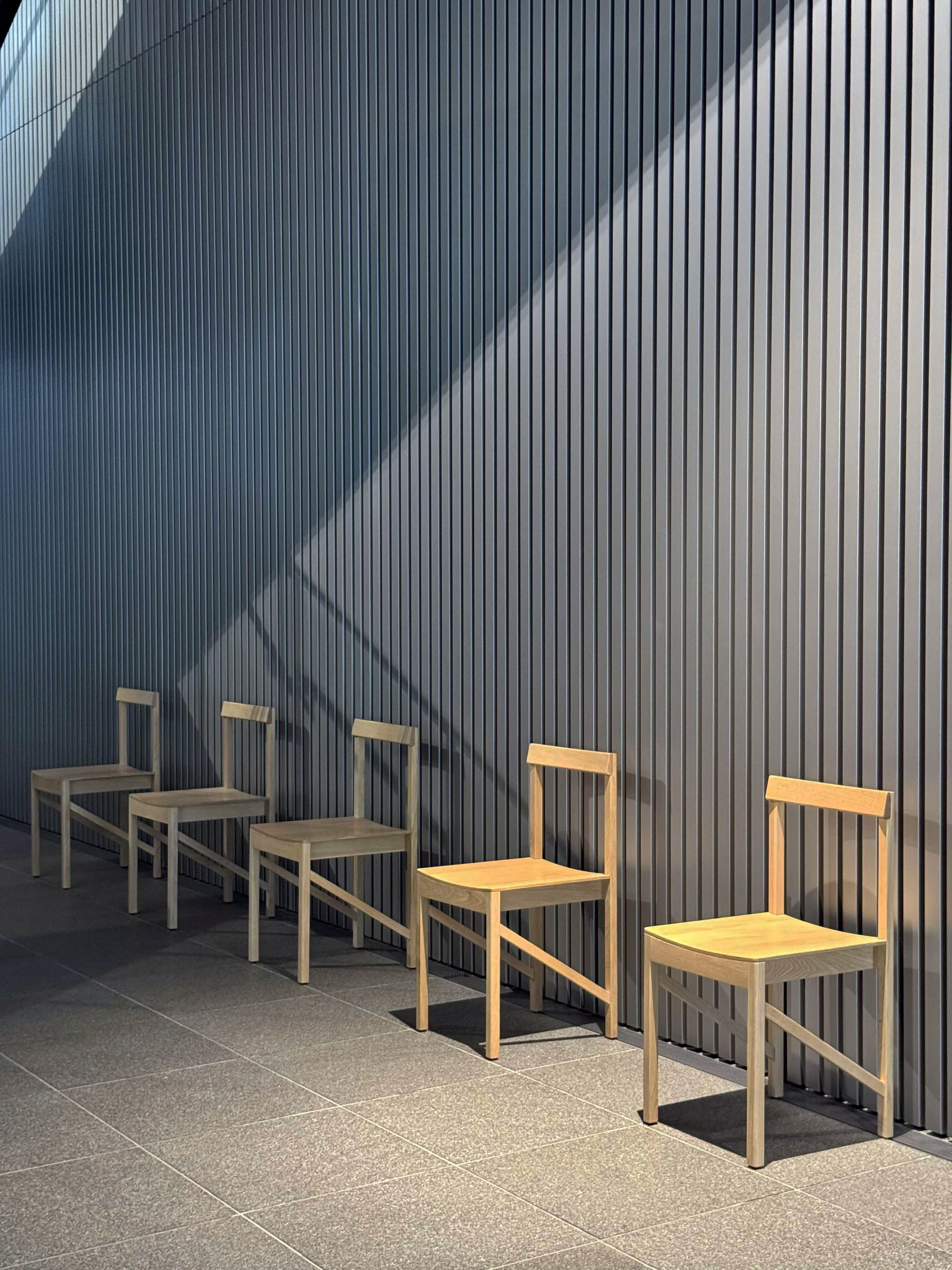 ○美術館の名作椅子#19○大阪中之島美術館｜mata