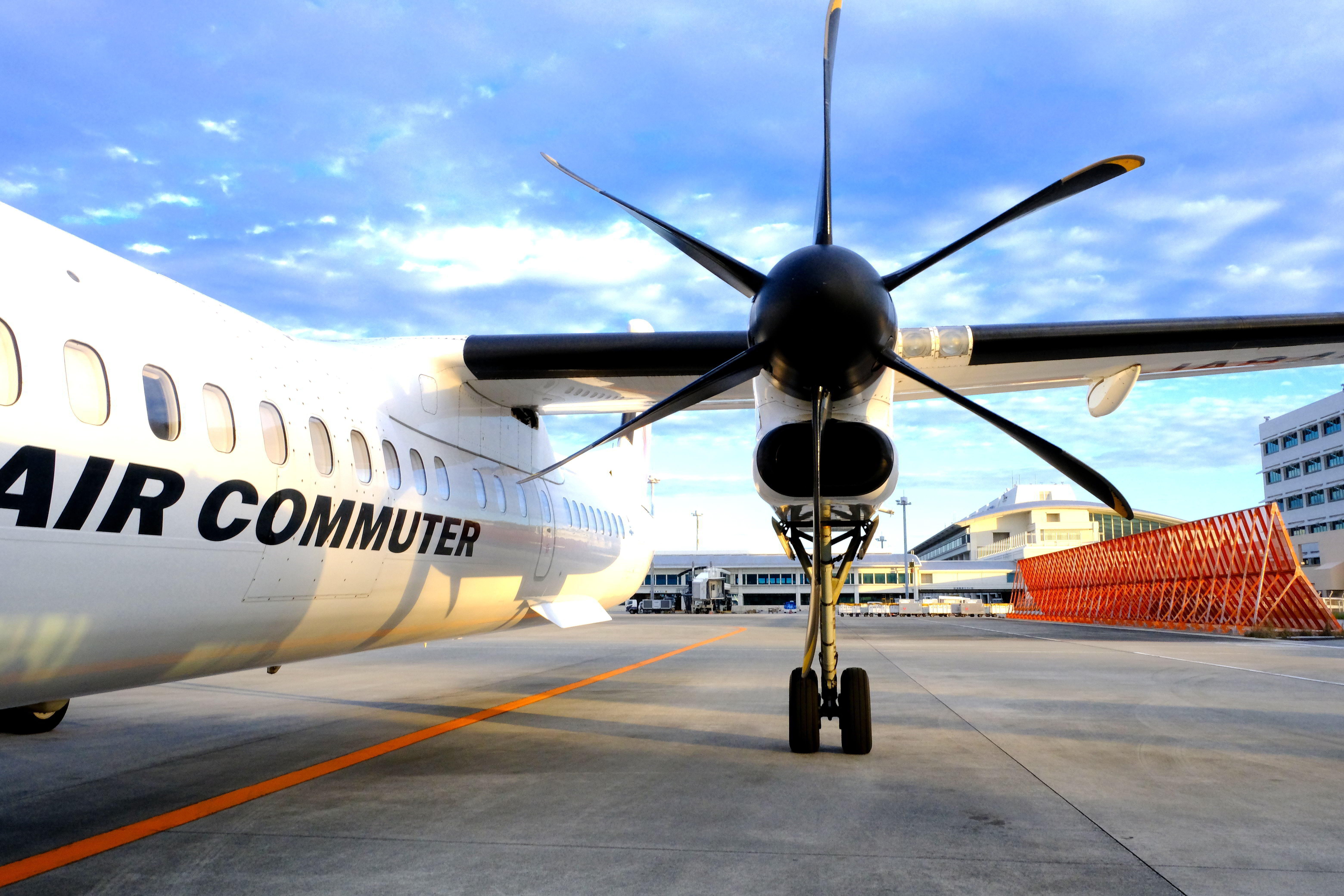 プロペラ機（DHC-8-400）の魅力｜Heira.K