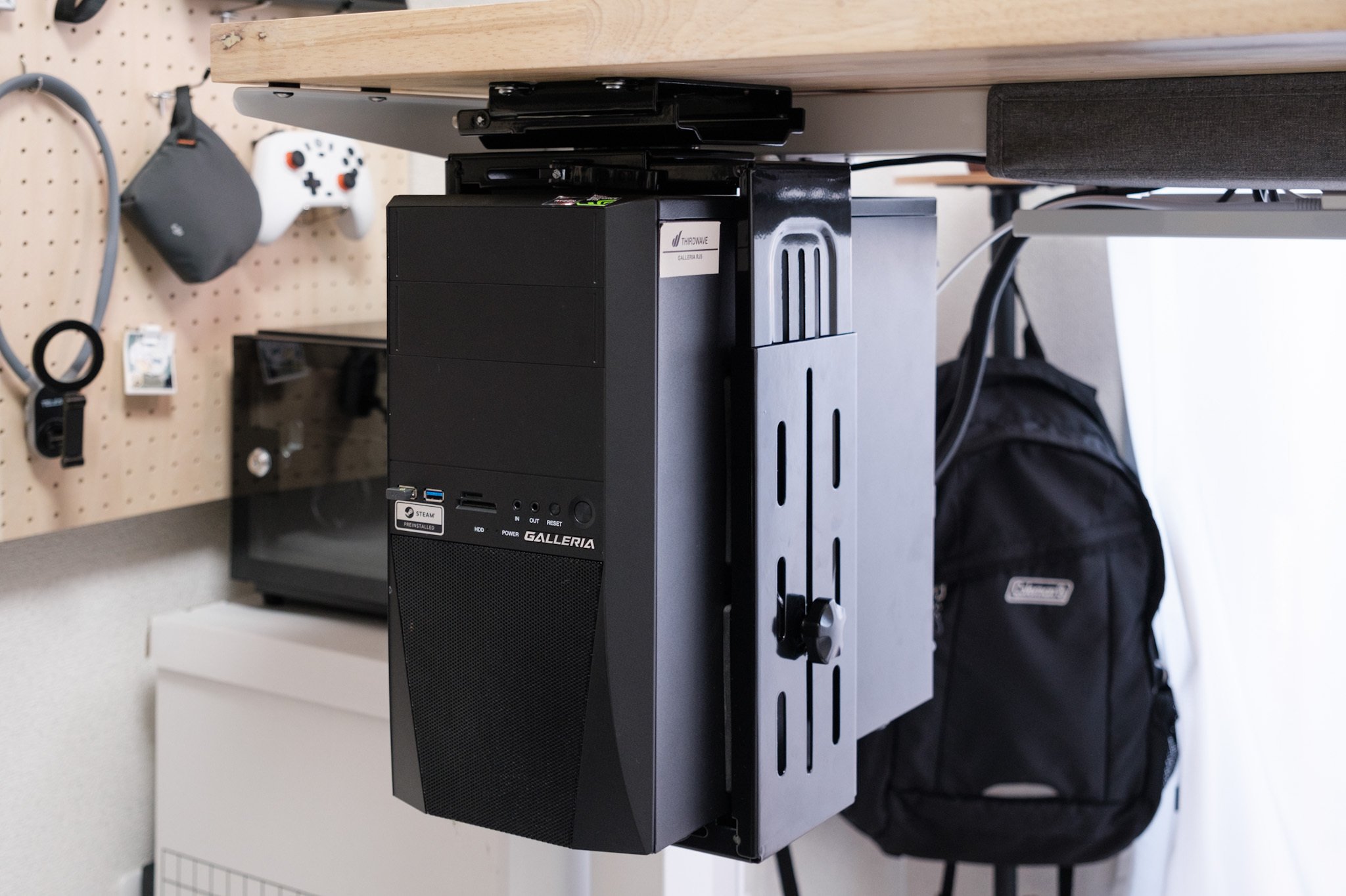 FlexiSpot純正CPUスタンド CH1」でデスクトップPCを浮かせてデスク周り