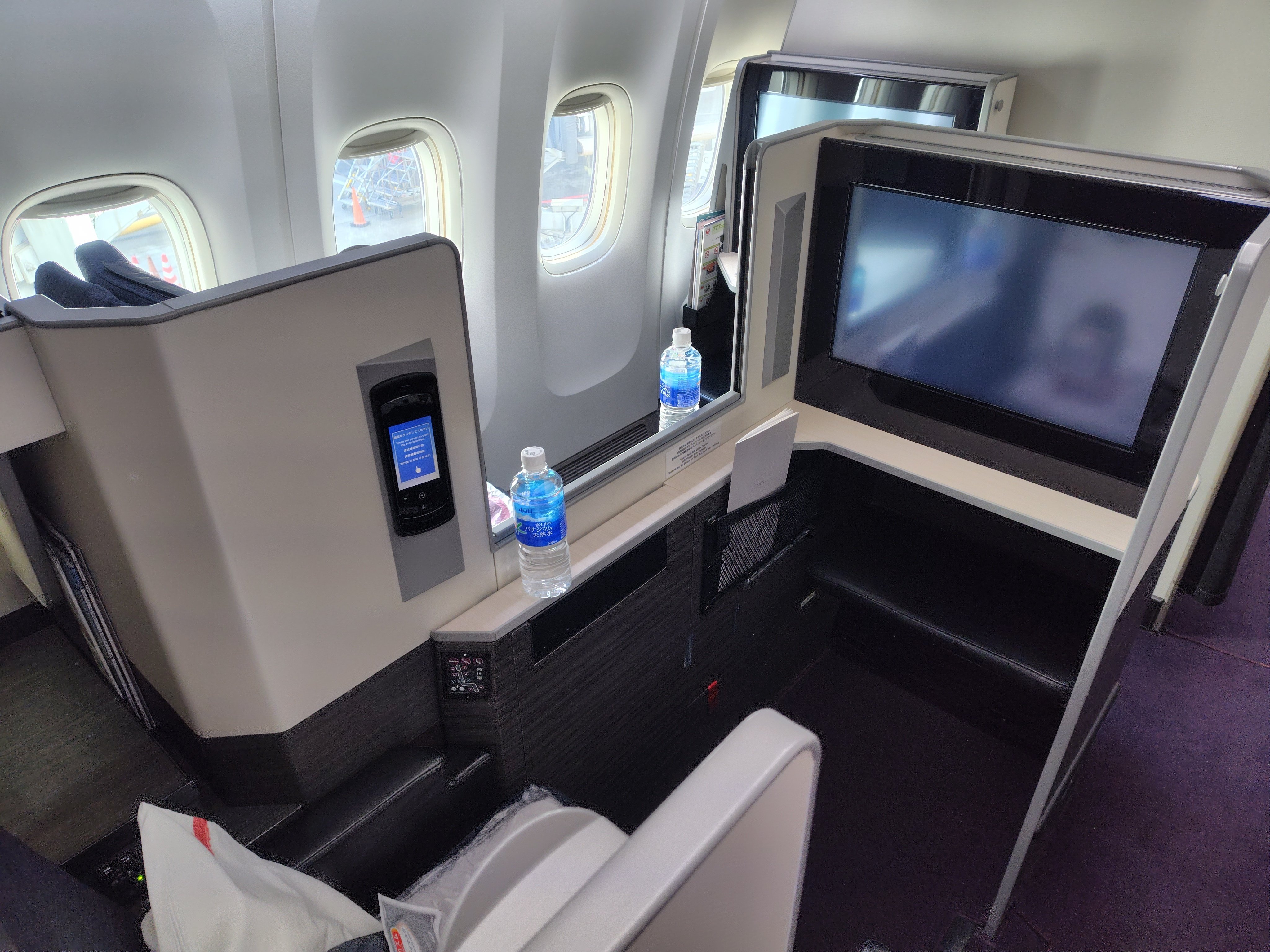 JALの退役間近B777-300ERビジネスクラスに搭乗してみた -シート JALの退役間近B777-300ERビジネスクラスに搭乗してみた -シート