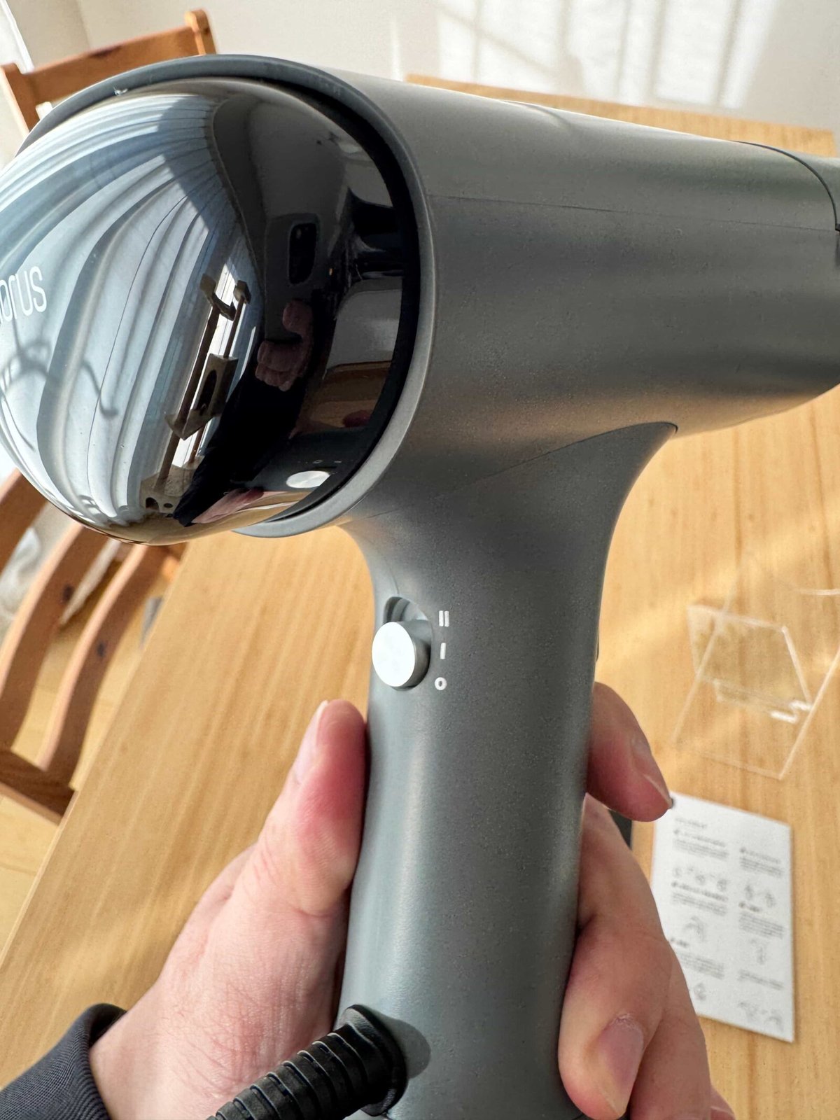 お気に入りの洋服を美しく、清潔に、心地よく。Morus V6 真空