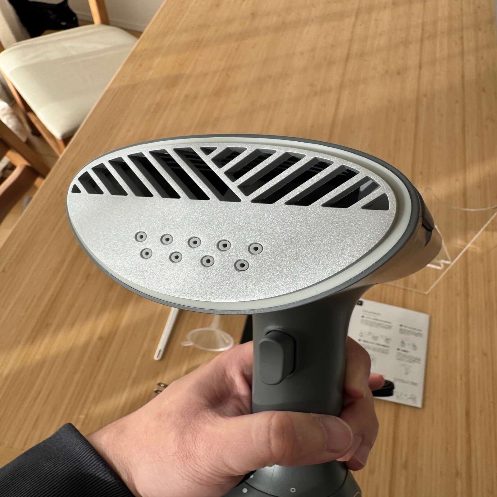 お気に入りの洋服を美しく、清潔に、心地よく。Morus V6 真空吸着式