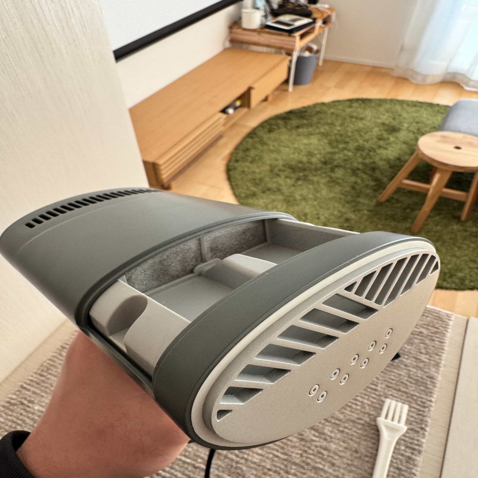 Morus V6 真空衣類スチーマー 新発想！ピタッと吸いつく吸着式衣類スチーマー「Morus V6」 - YouTube