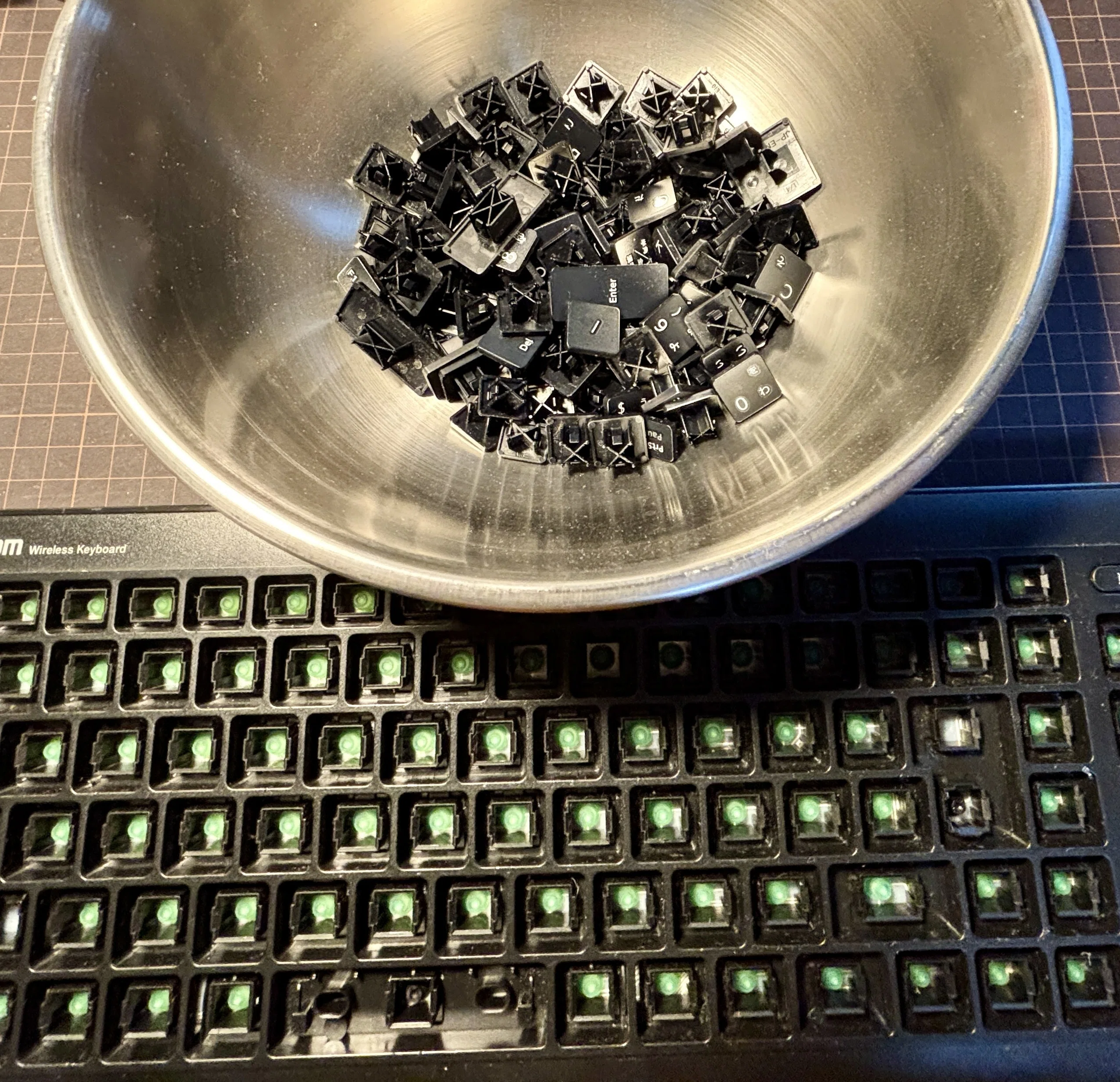 汚れたフルサイズキーボードノートPC キーボードを買い替えようと思ったのでキーボードのキーを洗ってみた話