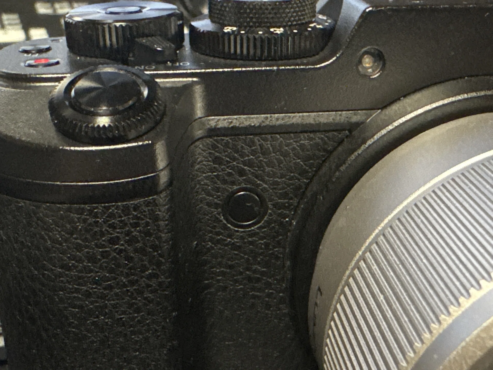 今のこそ後継機を「LUMIX GX8」最高のマイクロフォーサーズ規格の