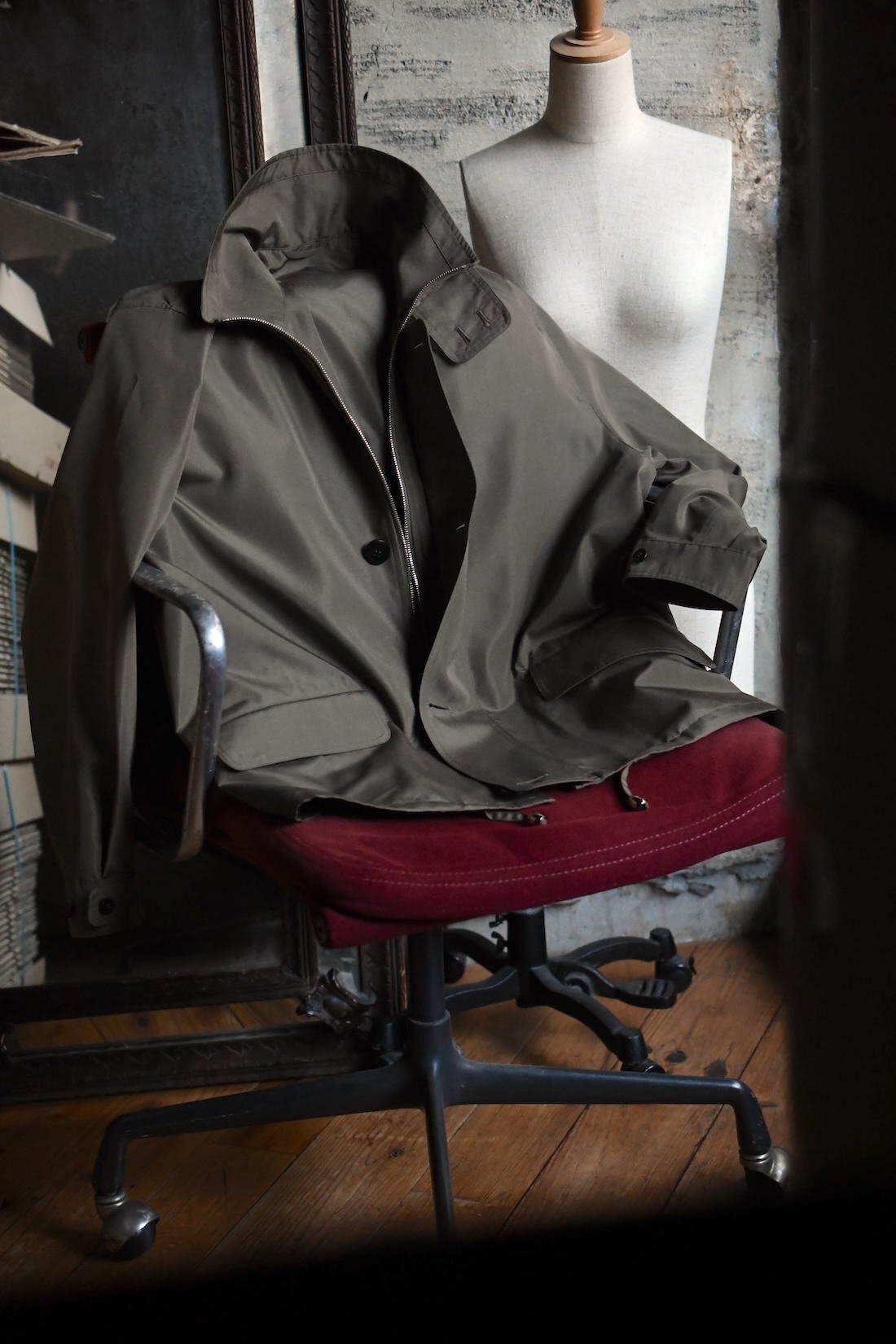 ジャケット・アウター Cale Silk Military Blouson Khaki Cale 