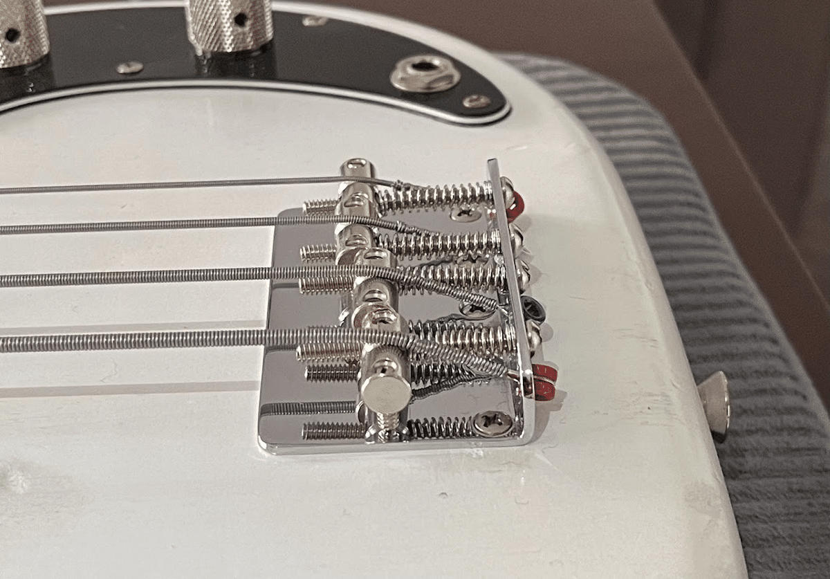 Fender USA ベース用ブリッジ Fender純正のヴィンテージタイプブリッジ|octopus