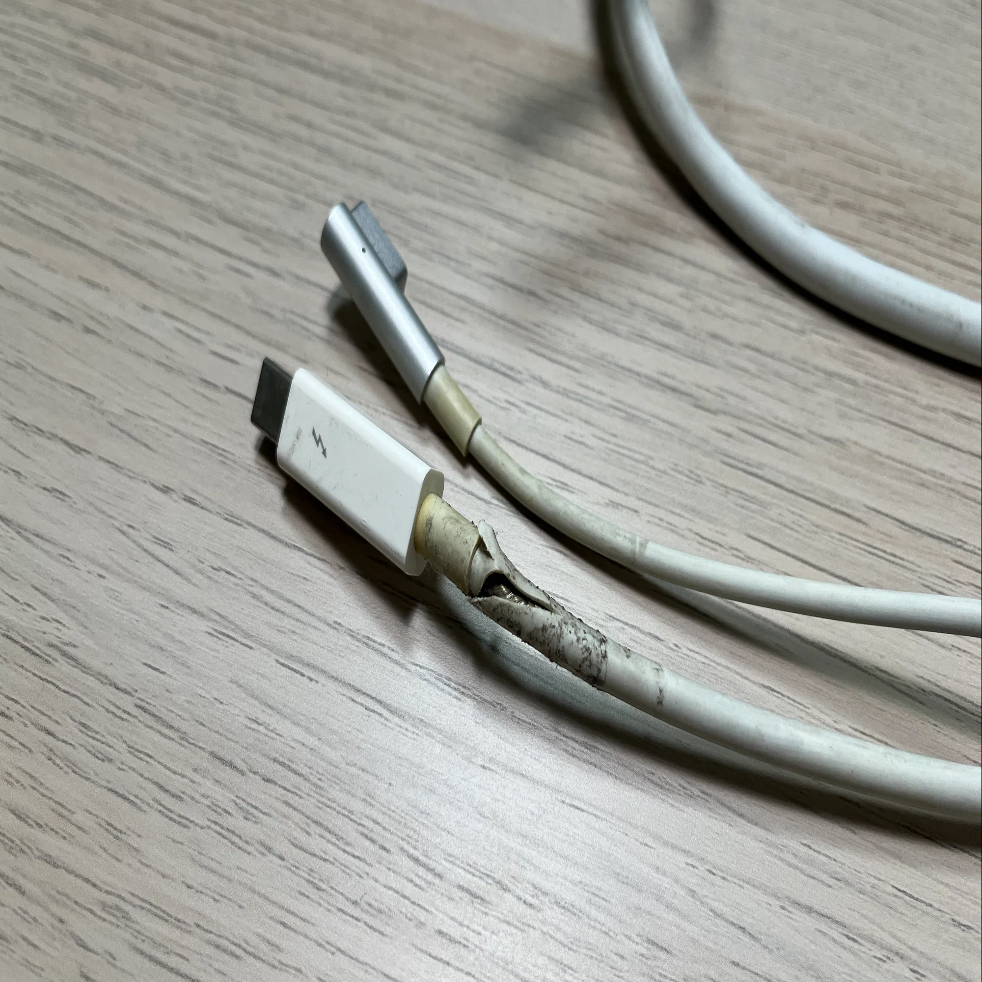 Thunderbolt Displayを修理する｜HR