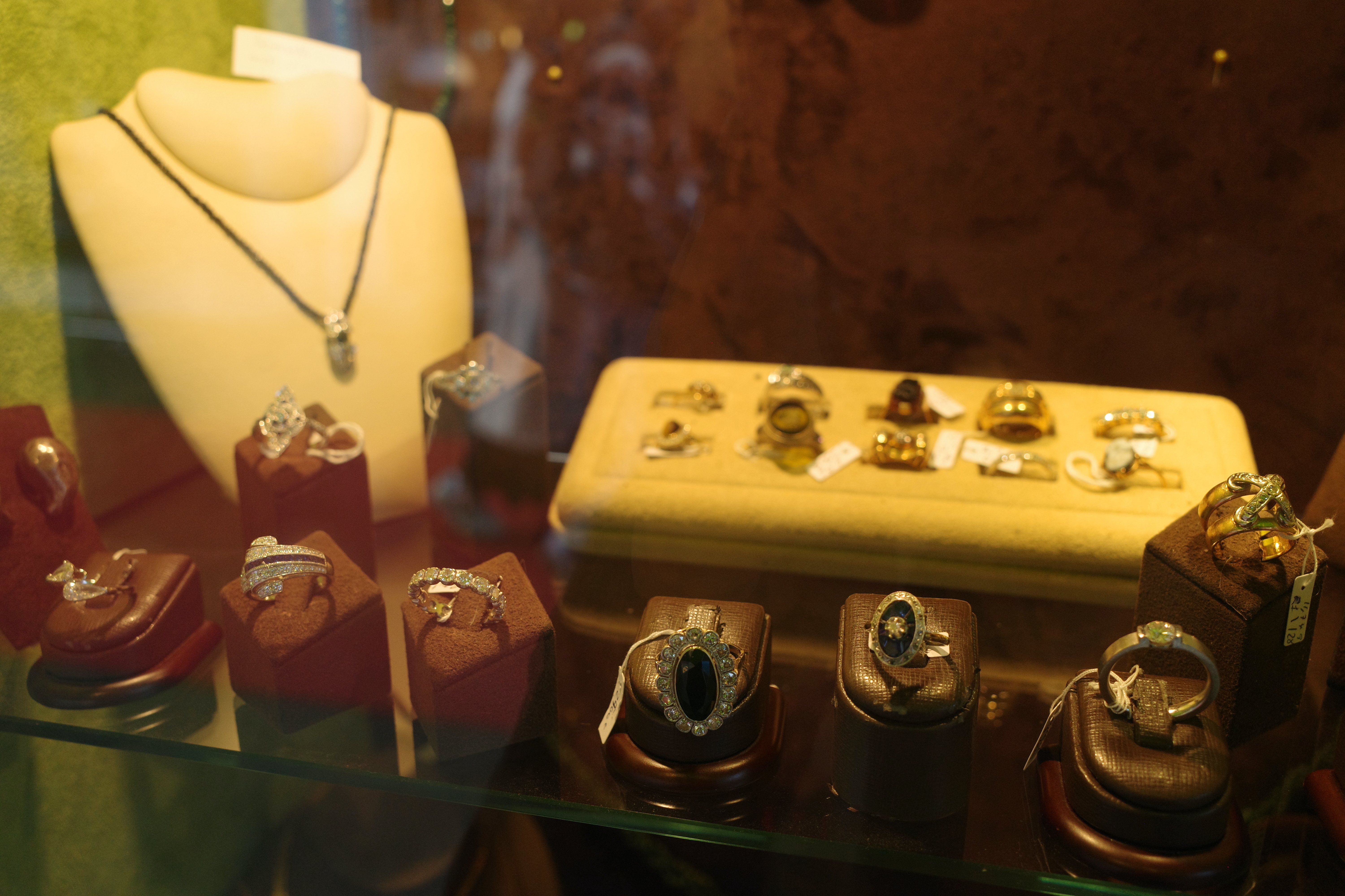 世界最大規模のパリの蚤の市｜クリニャンクール蚤の市｜Gigi Takahashi