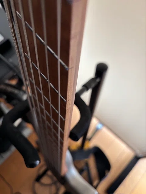 6弦ベース(Ibanez EHB1006MS)を買ったらスタンドに悩んだ｜ぺこり