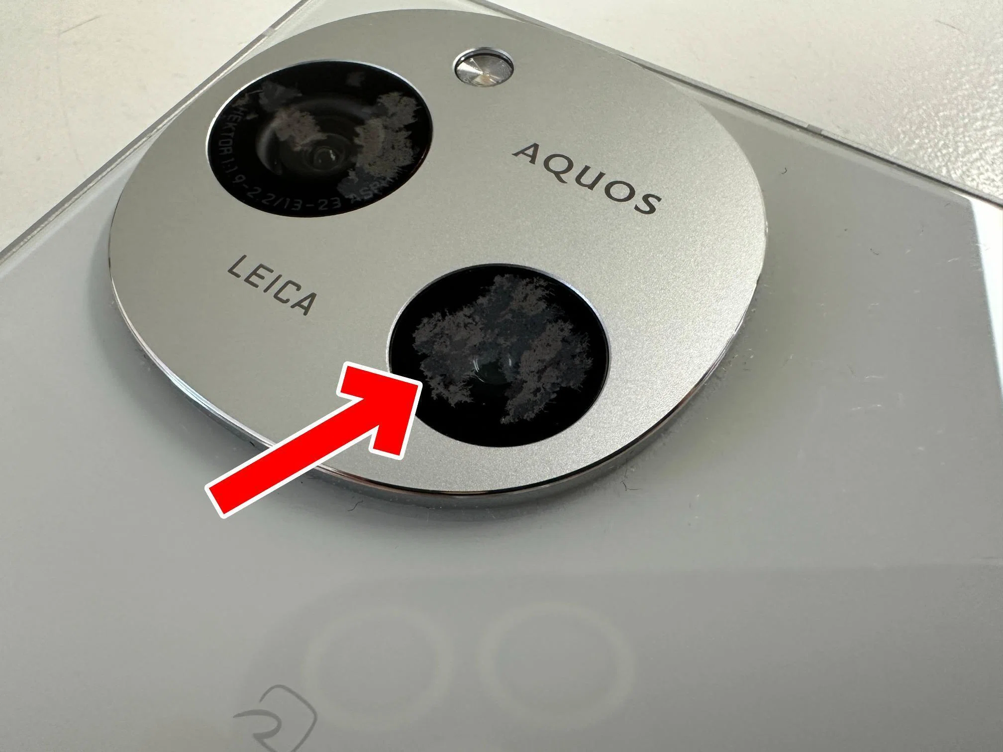 AQUOS R9のカメラレンズ修理で被写体がぼやける症状が改善！郵送修理