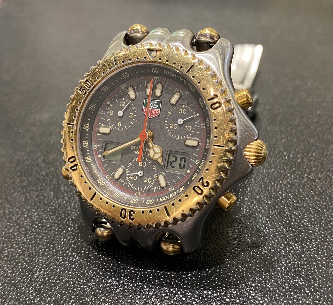 タグホイヤーの電池交換をヤマダ電気など家電量販店と正規店の料金比較