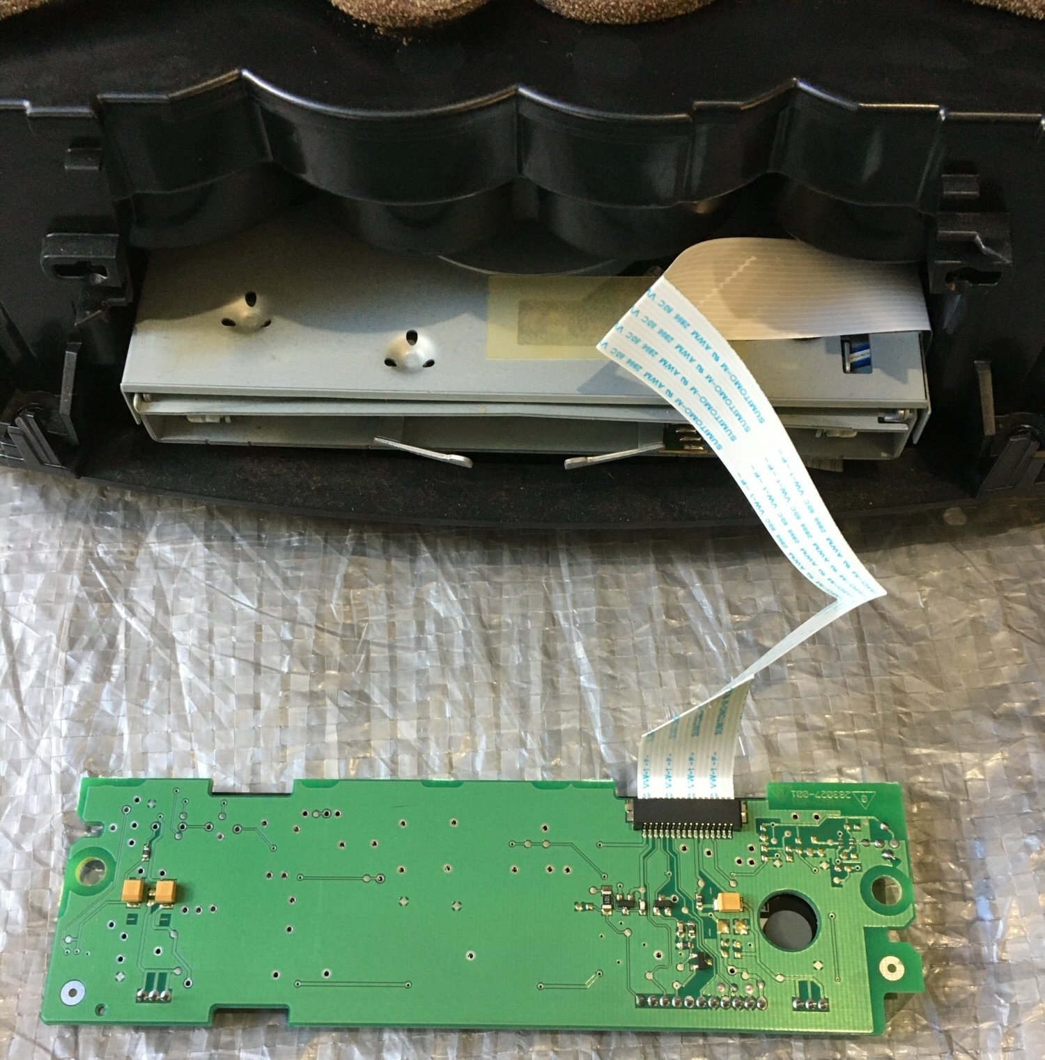 Bose Wave Music Systemの修理:コンデンサー交換で延命 Bose Wave Music Systemの修理:コンデンサー交換で延命