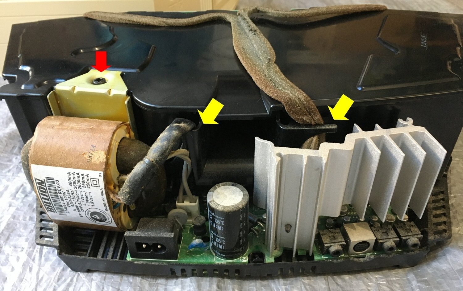 Bose Wave Music Systemの修理:コンデンサー交換で延命 Bose Wave Music Systemの修理:コンデンサー交換で延命