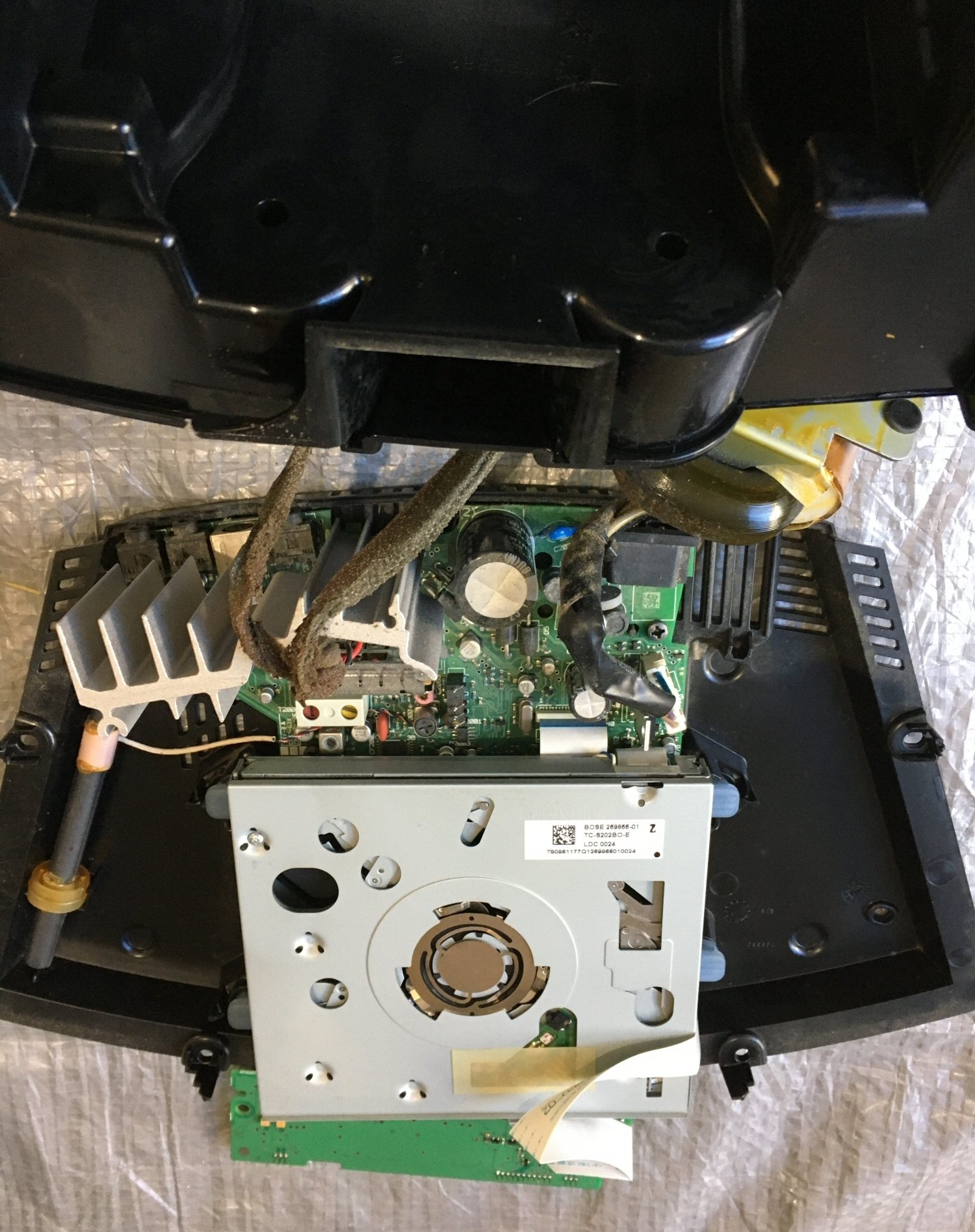 Bose Wave Music Systemの修理:コンデンサー交換で延命 Bose Wave Music Systemの修理:コンデンサー交換で延命