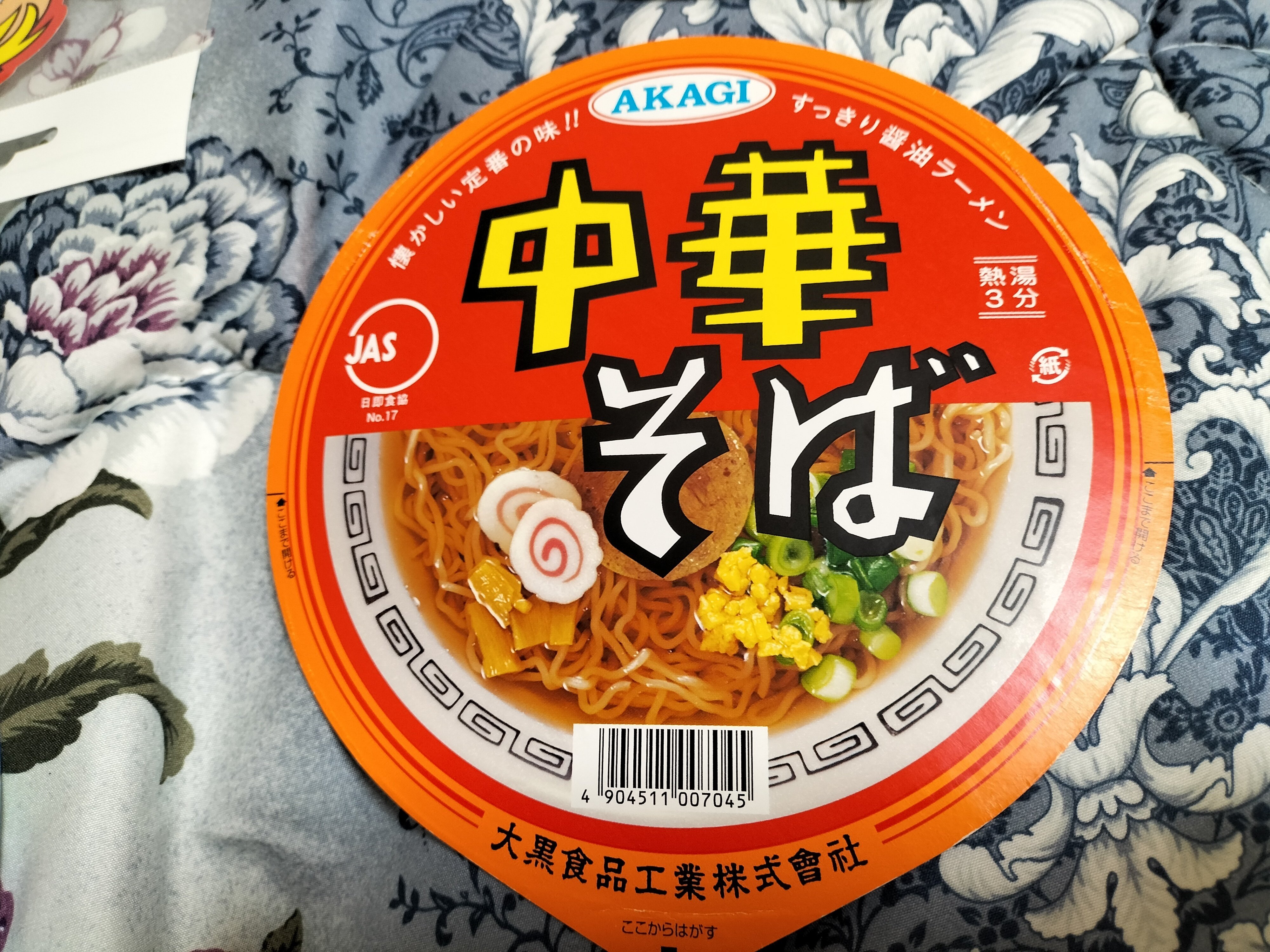 カップラーメンの蓋コレクション｜摩天楼