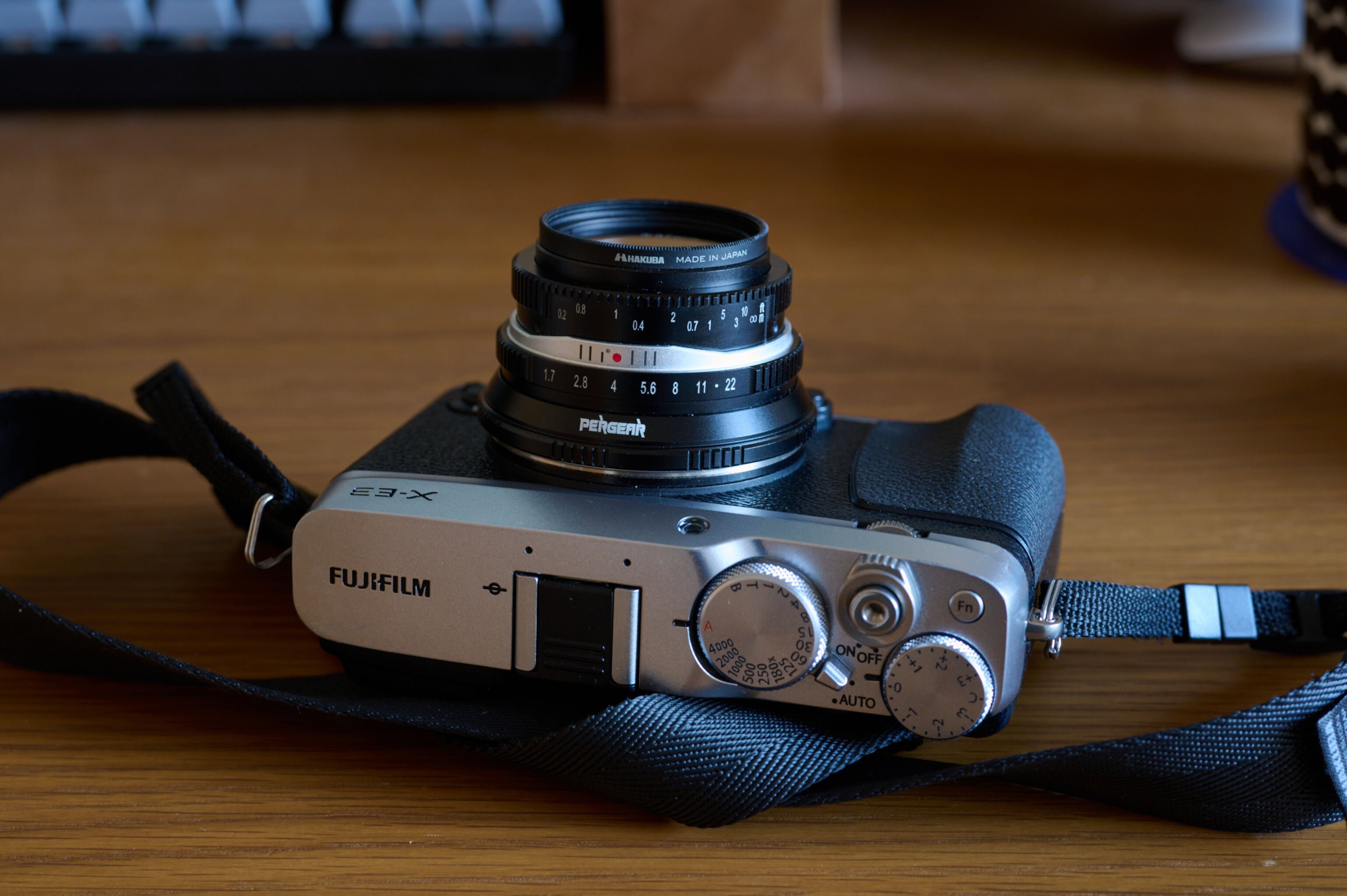 Pergear 25mm F1.7 は解像力高めでハイライトはにじむ｜toru